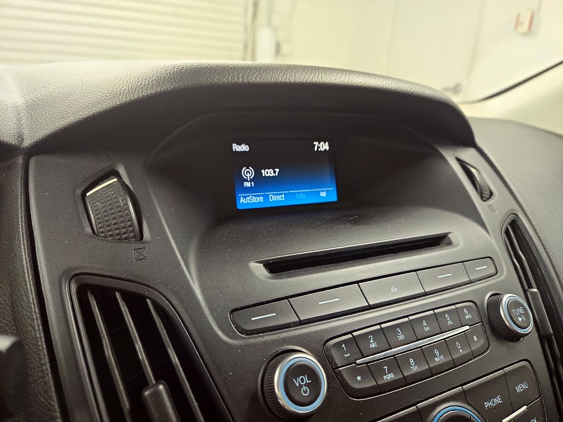 Thumbnail: 2015 Ford Focus - 15