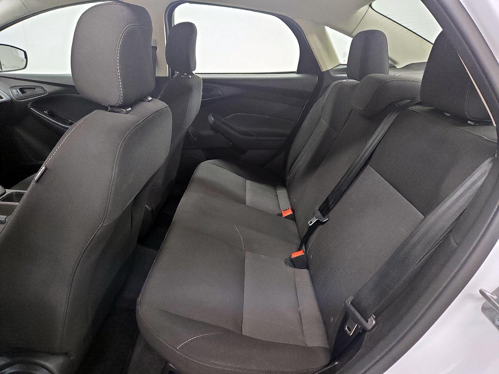 Thumbnail: 2015 Ford Focus - 19