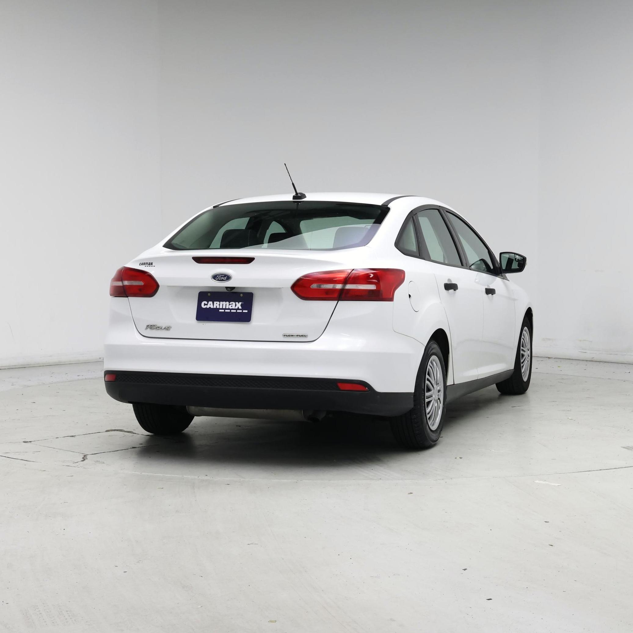 Thumbnail: 2015 Ford Focus - 8