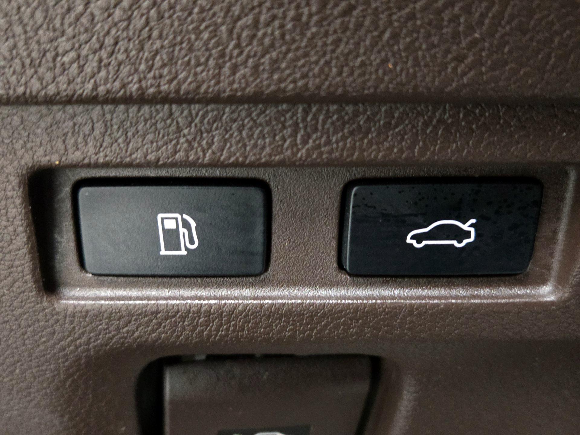 Thumbnail: 2019 Lexus ES - 13