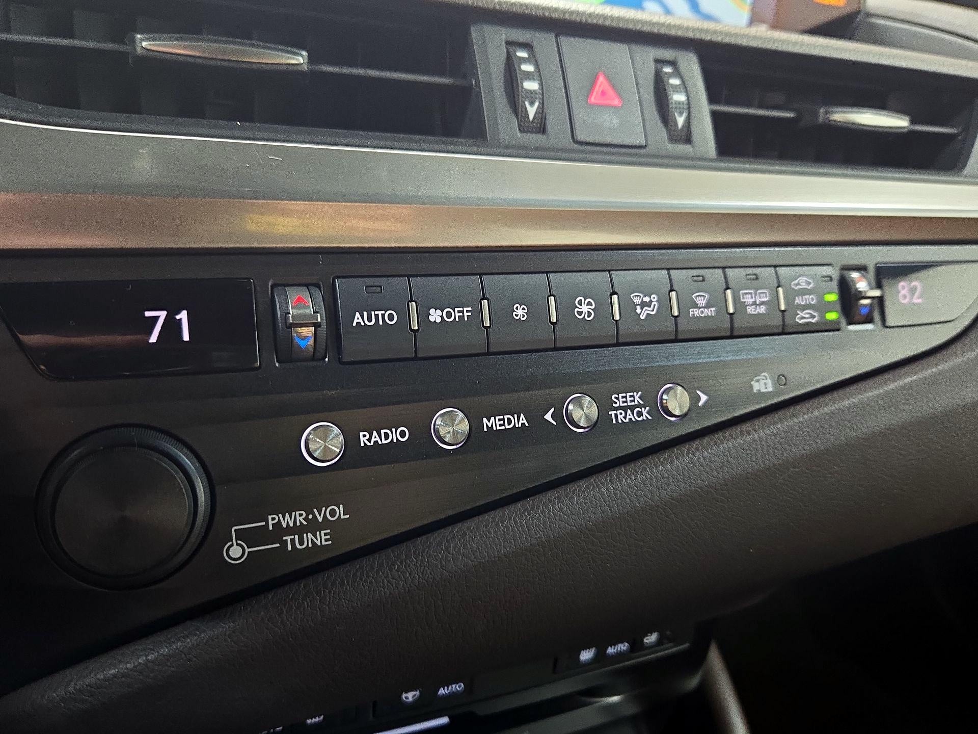 Thumbnail: 2019 Lexus ES - 17