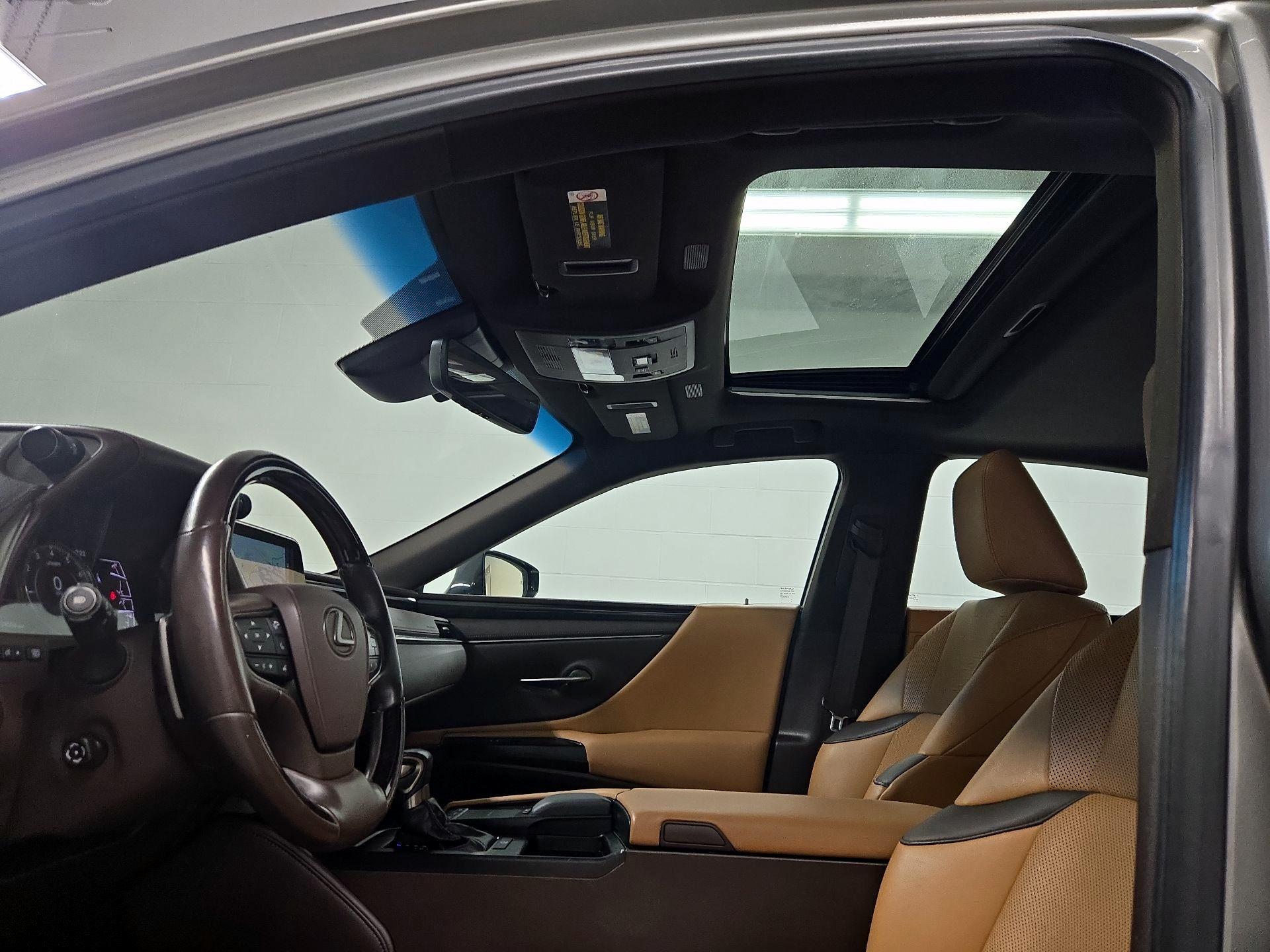 Thumbnail: 2019 Lexus ES - 20