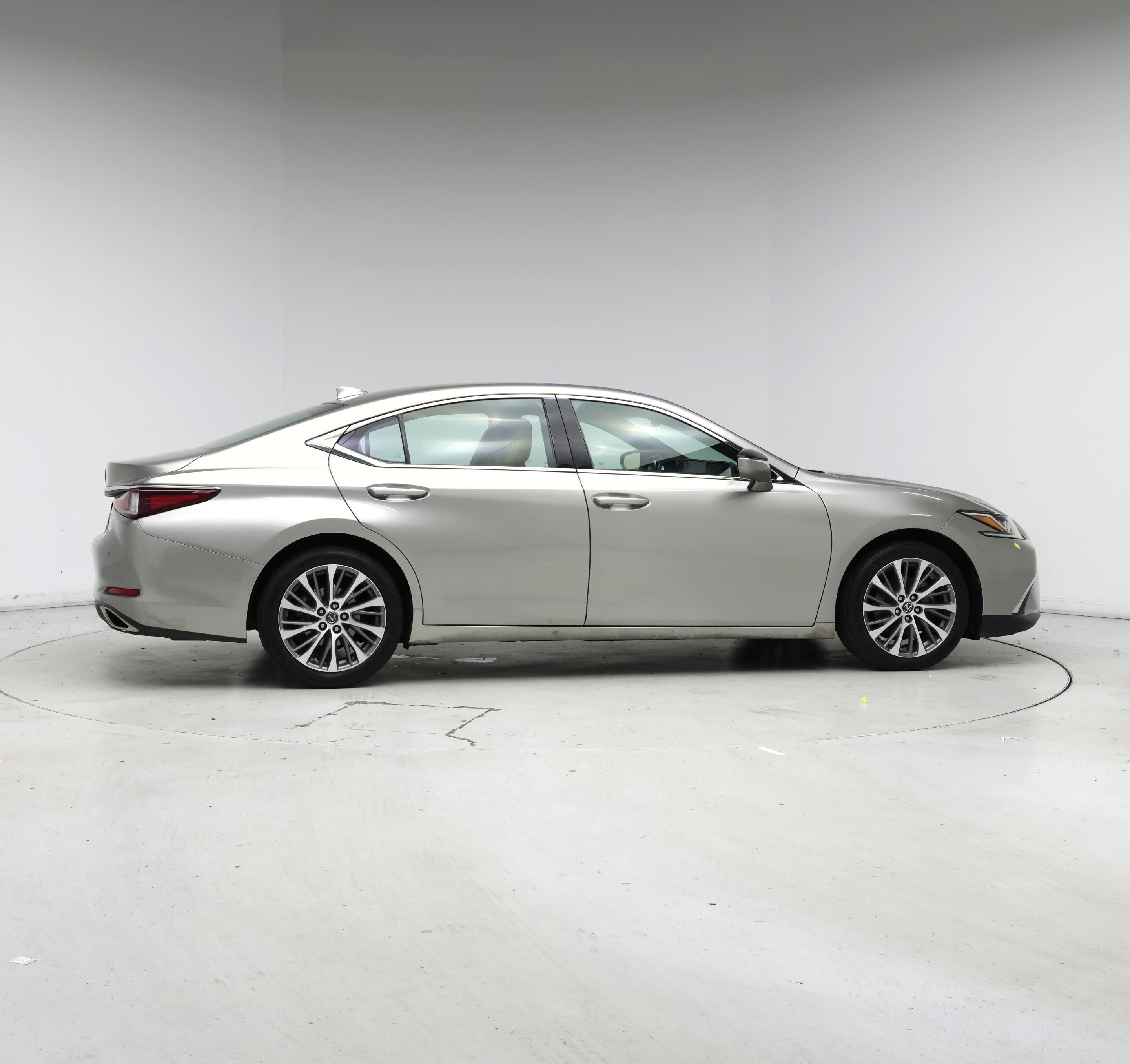 Thumbnail: 2019 Lexus ES - 7