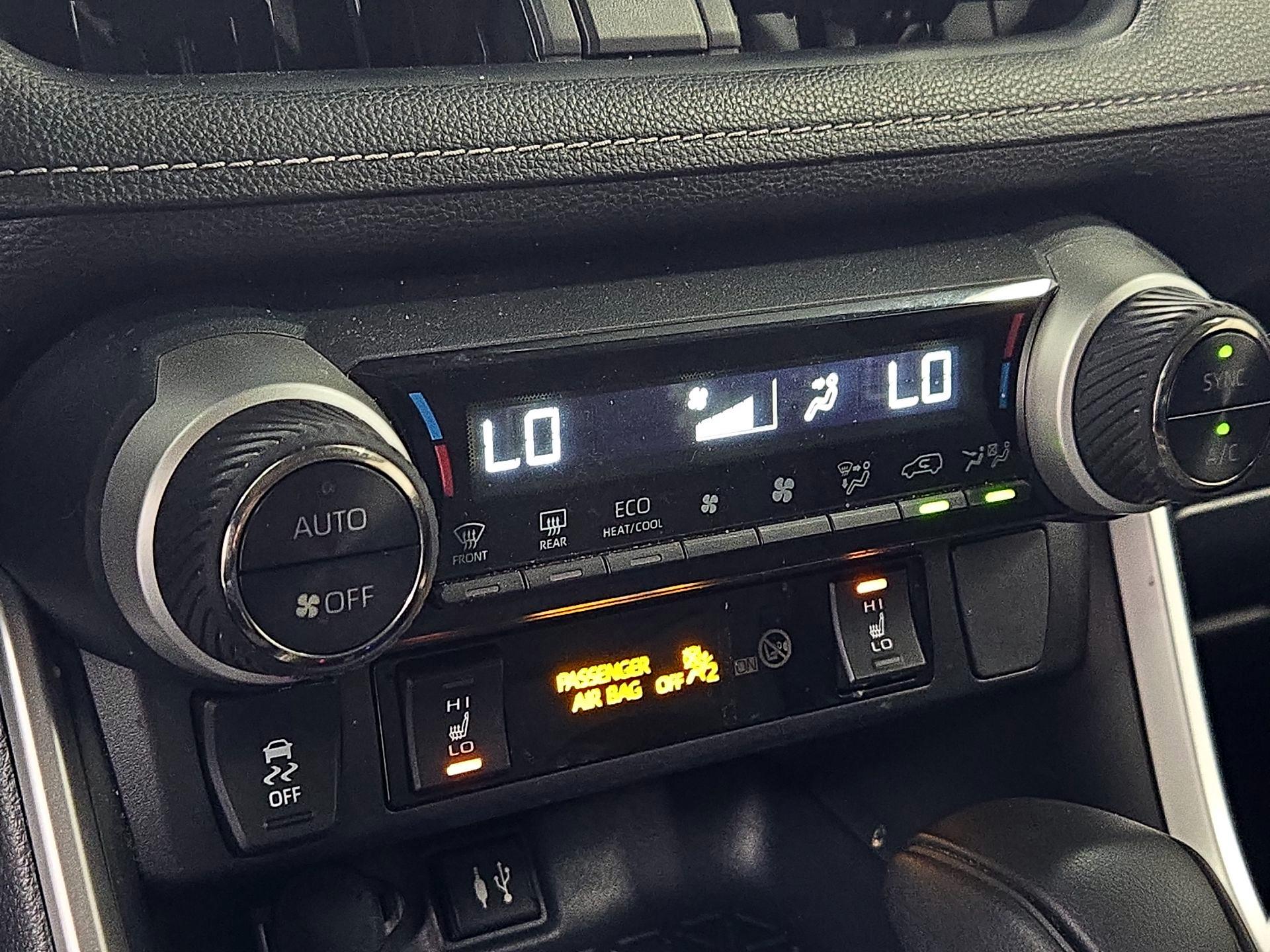 Thumbnail: 2019 Toyota RAV4 - 16