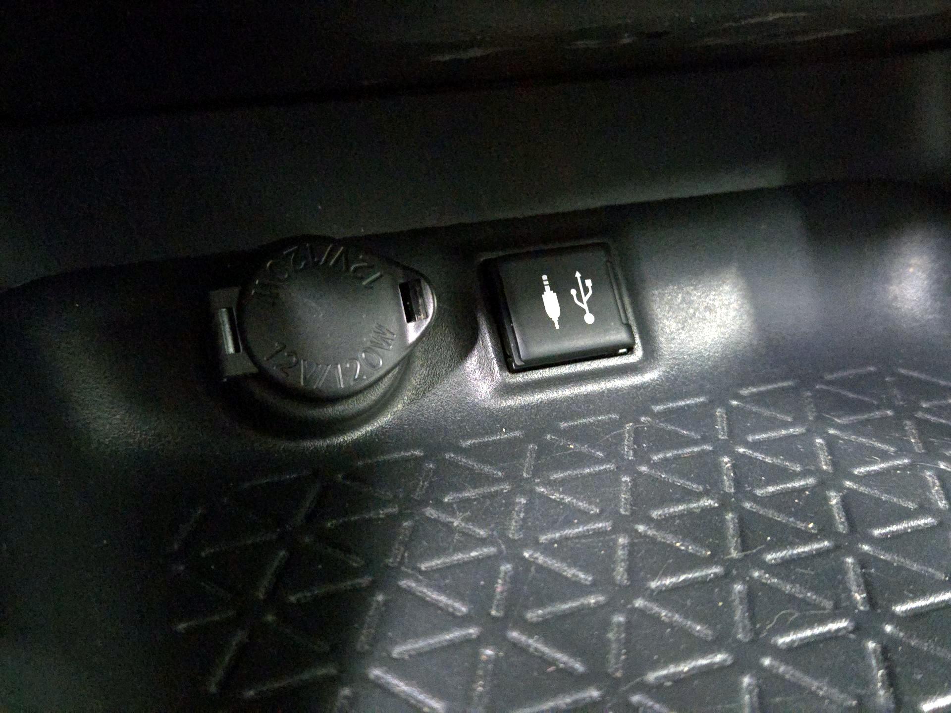 Thumbnail: 2019 Toyota RAV4 - 18