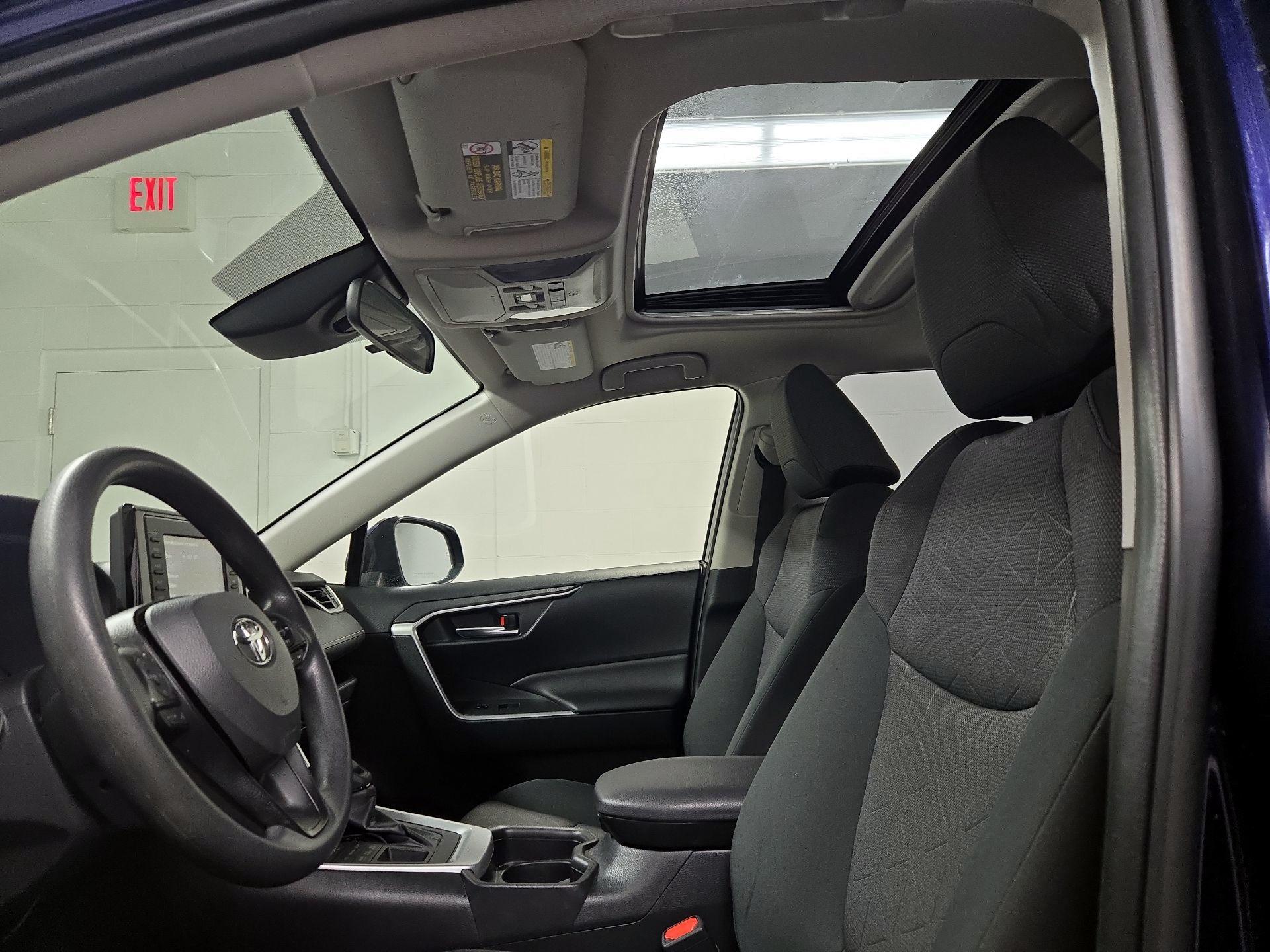 Thumbnail: 2019 Toyota RAV4 - 19