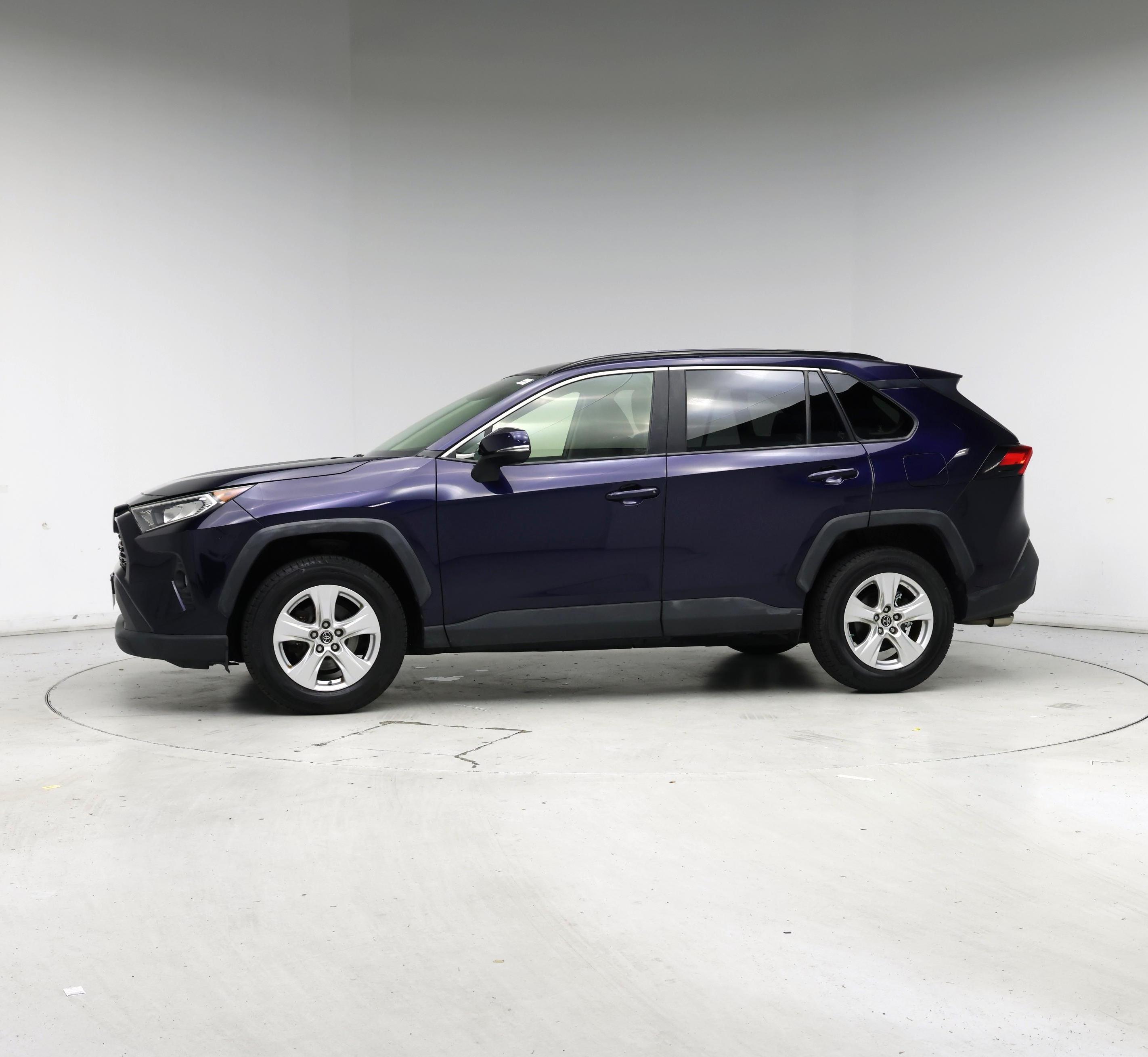 Thumbnail: 2019 Toyota RAV4 - 3