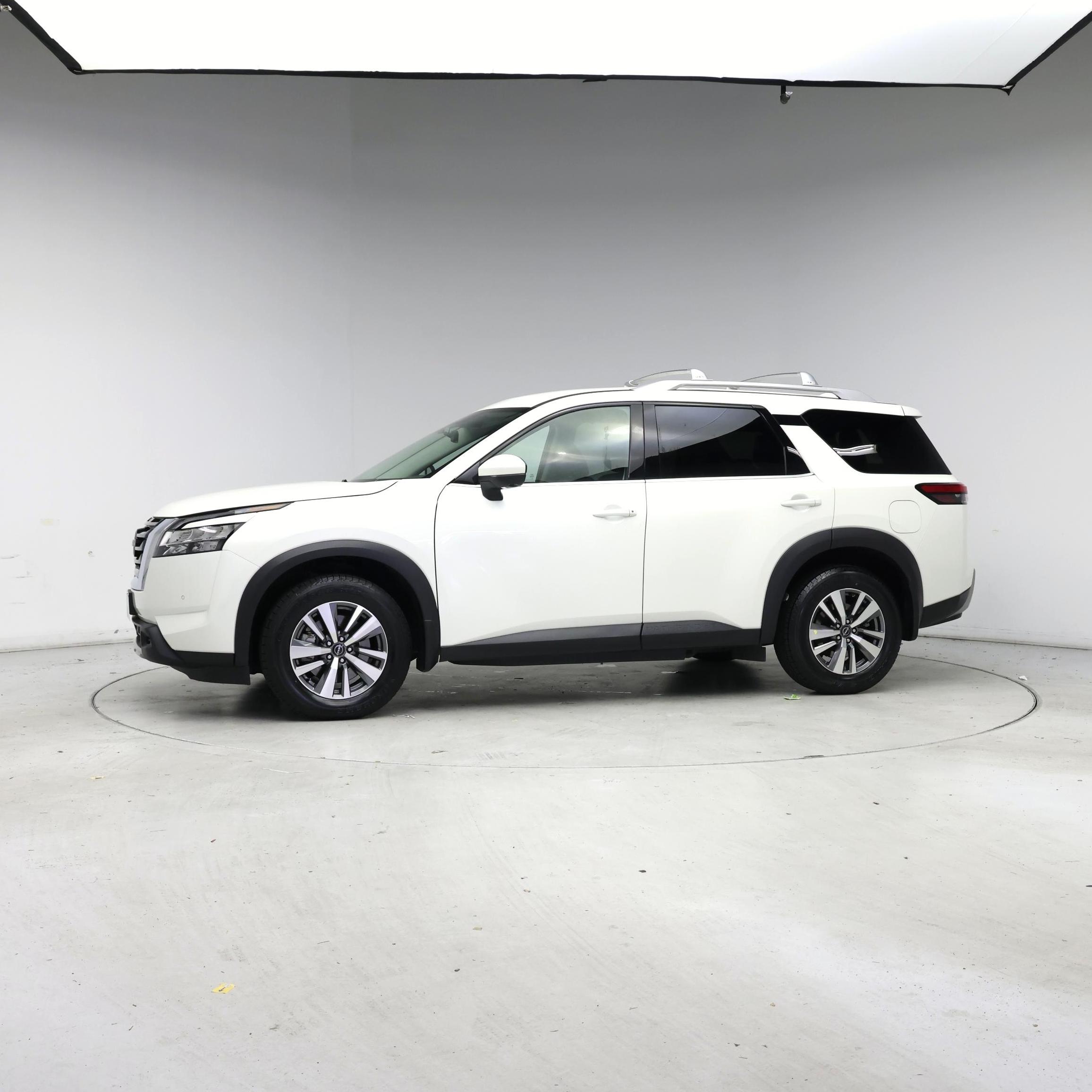 Thumbnail: 2023 Nissan Pathfinder - 3