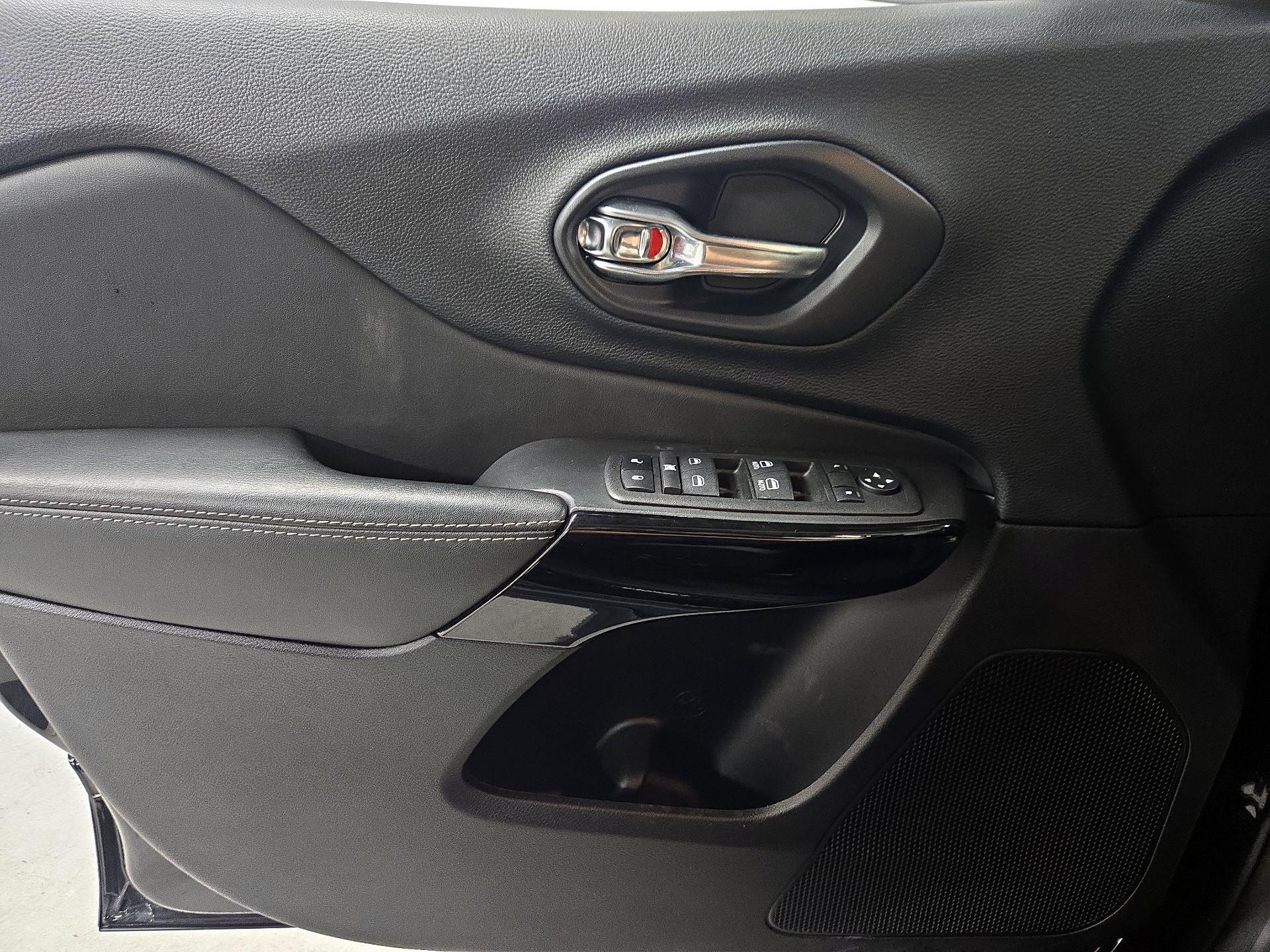 Thumbnail: 2023 Jeep Cherokee - 12