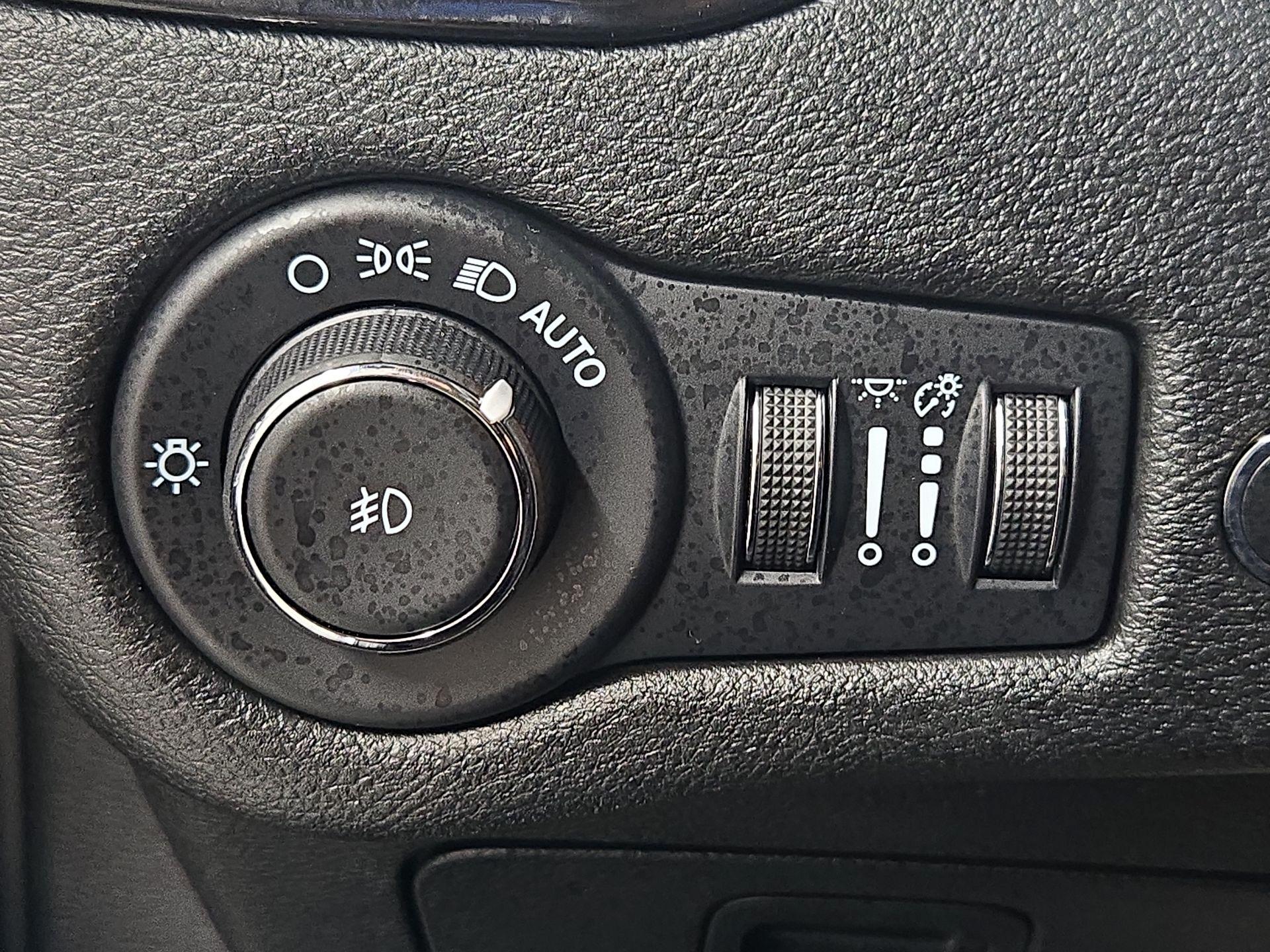 Thumbnail: 2023 Jeep Cherokee - 13