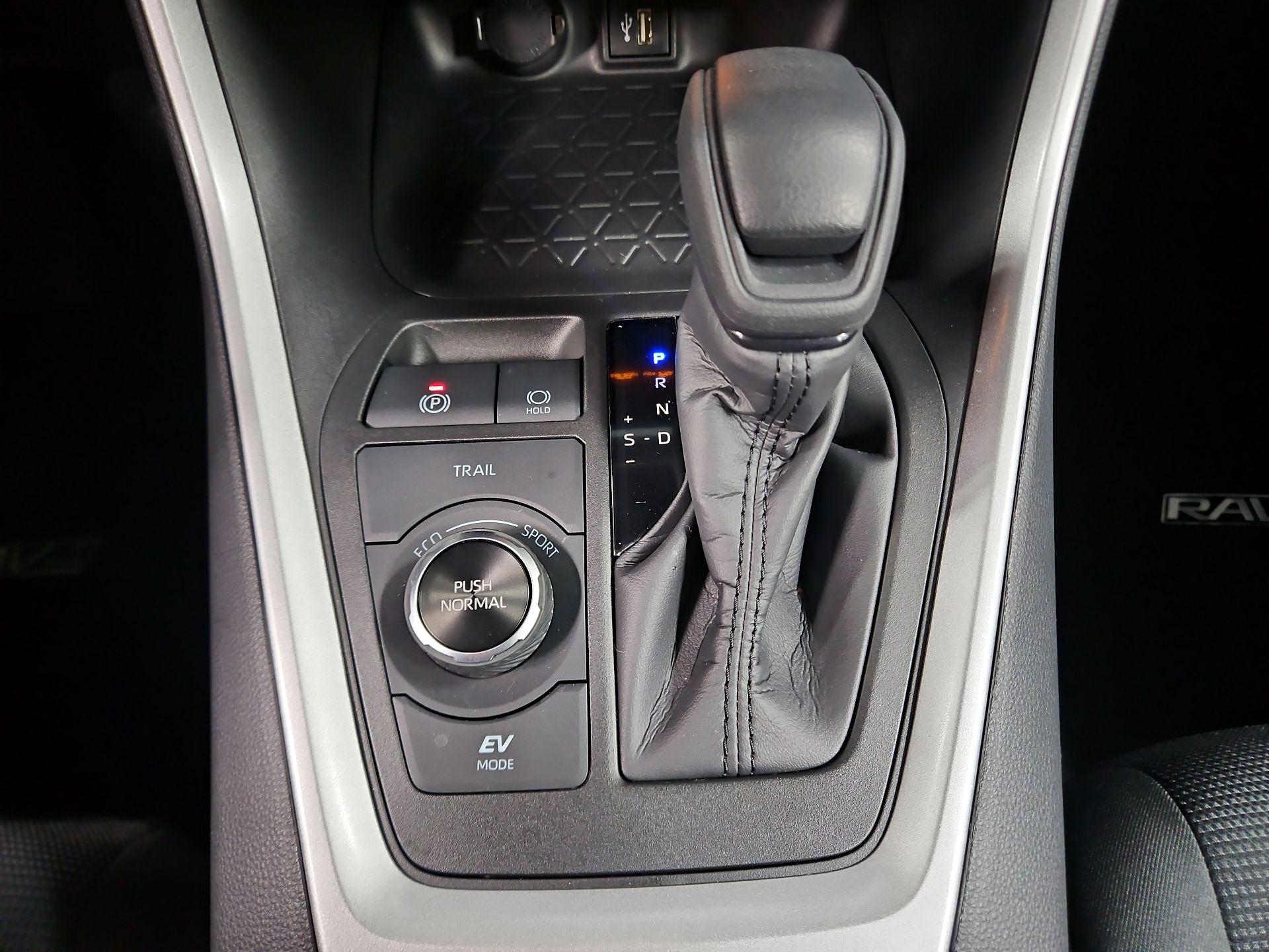 Thumbnail: 2023 Toyota RAV4 - 17