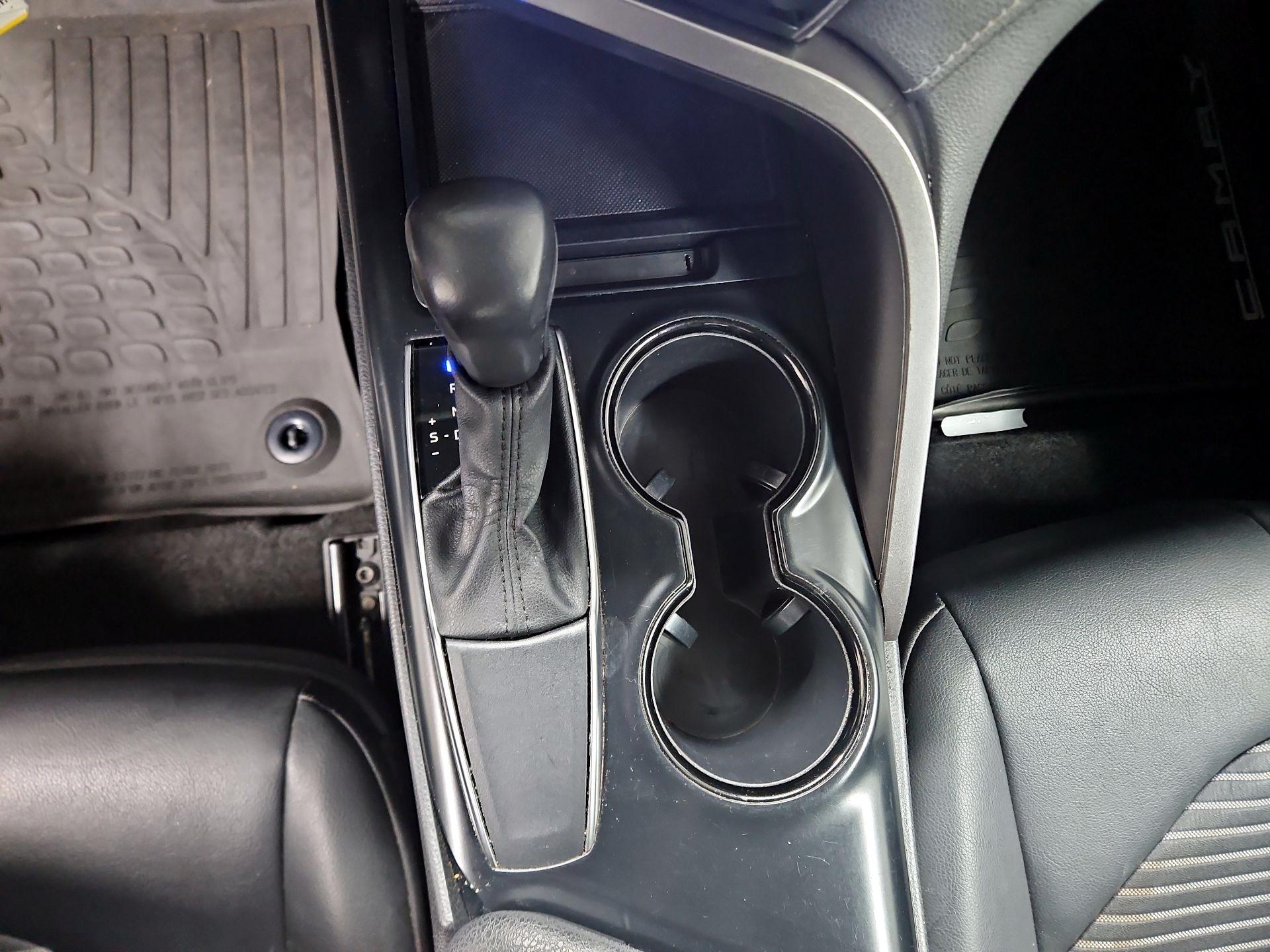 Thumbnail: 2020 Toyota Camry - 17