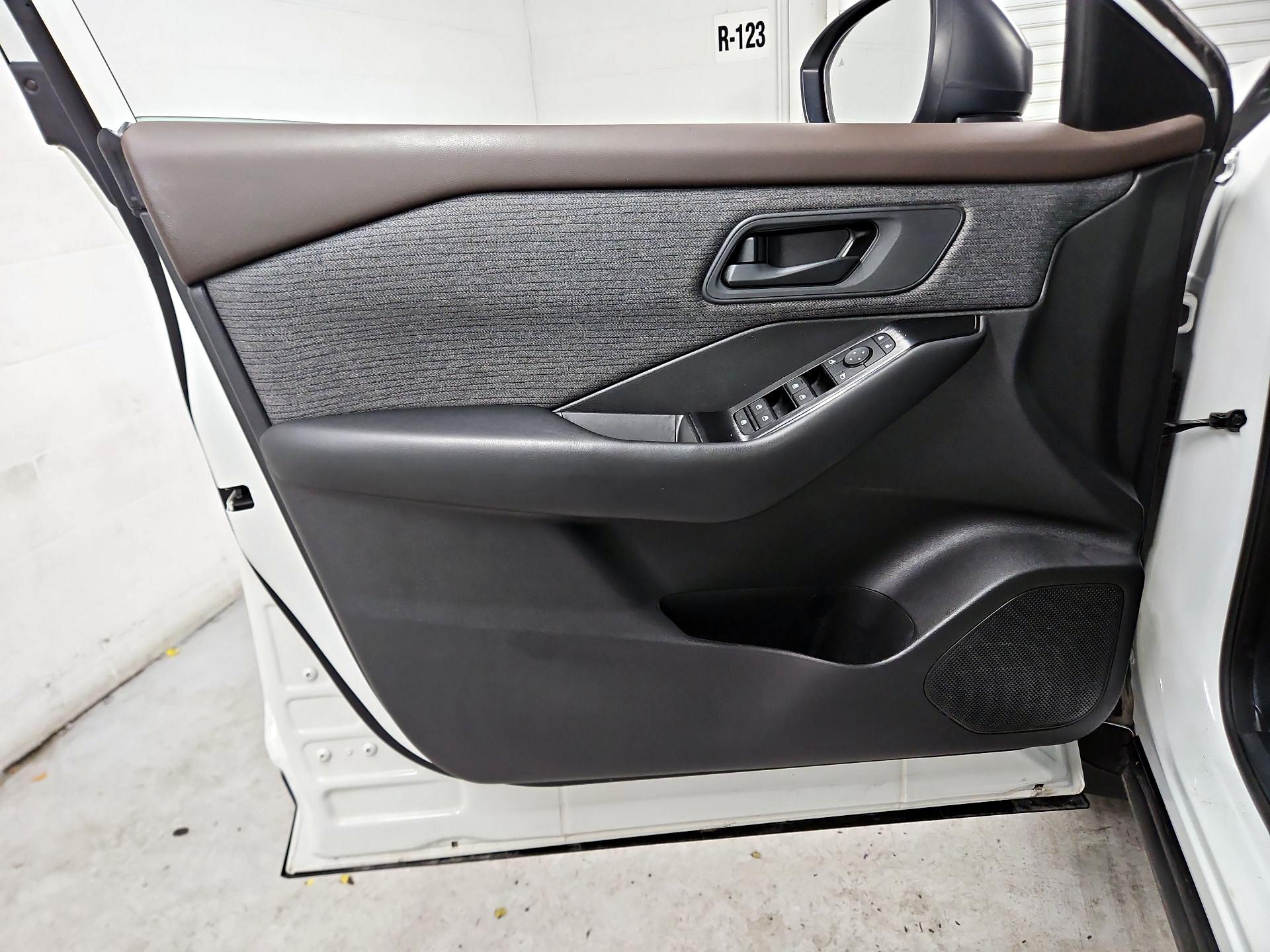 Thumbnail: 2023 Nissan Rogue - 12