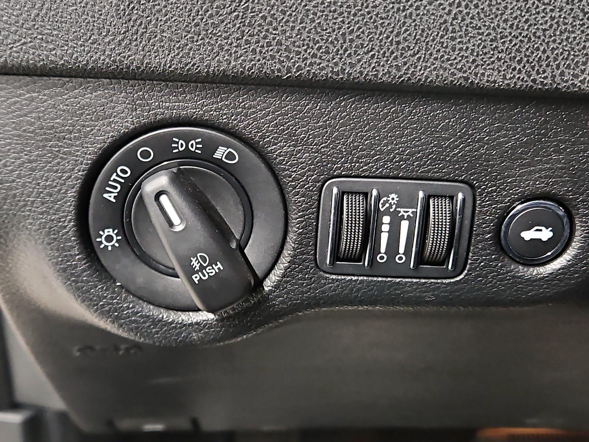 Thumbnail: 2020 Dodge Charger - 13