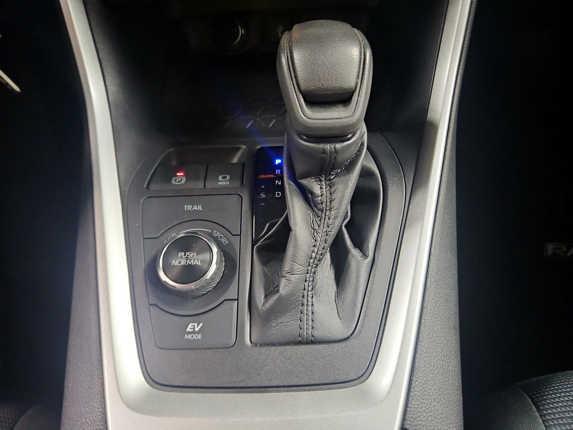 Thumbnail: 2022 Toyota RAV4 - 17