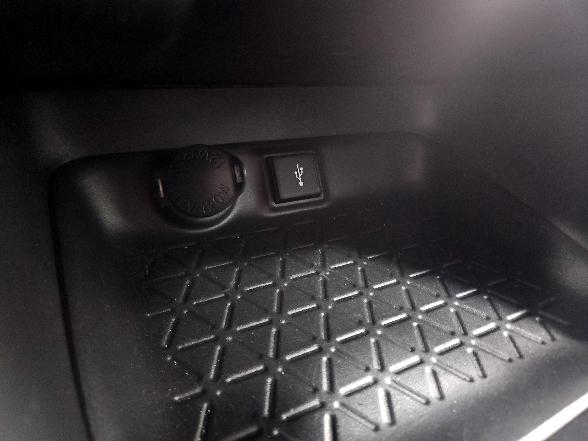 Thumbnail: 2022 Toyota RAV4 - 18