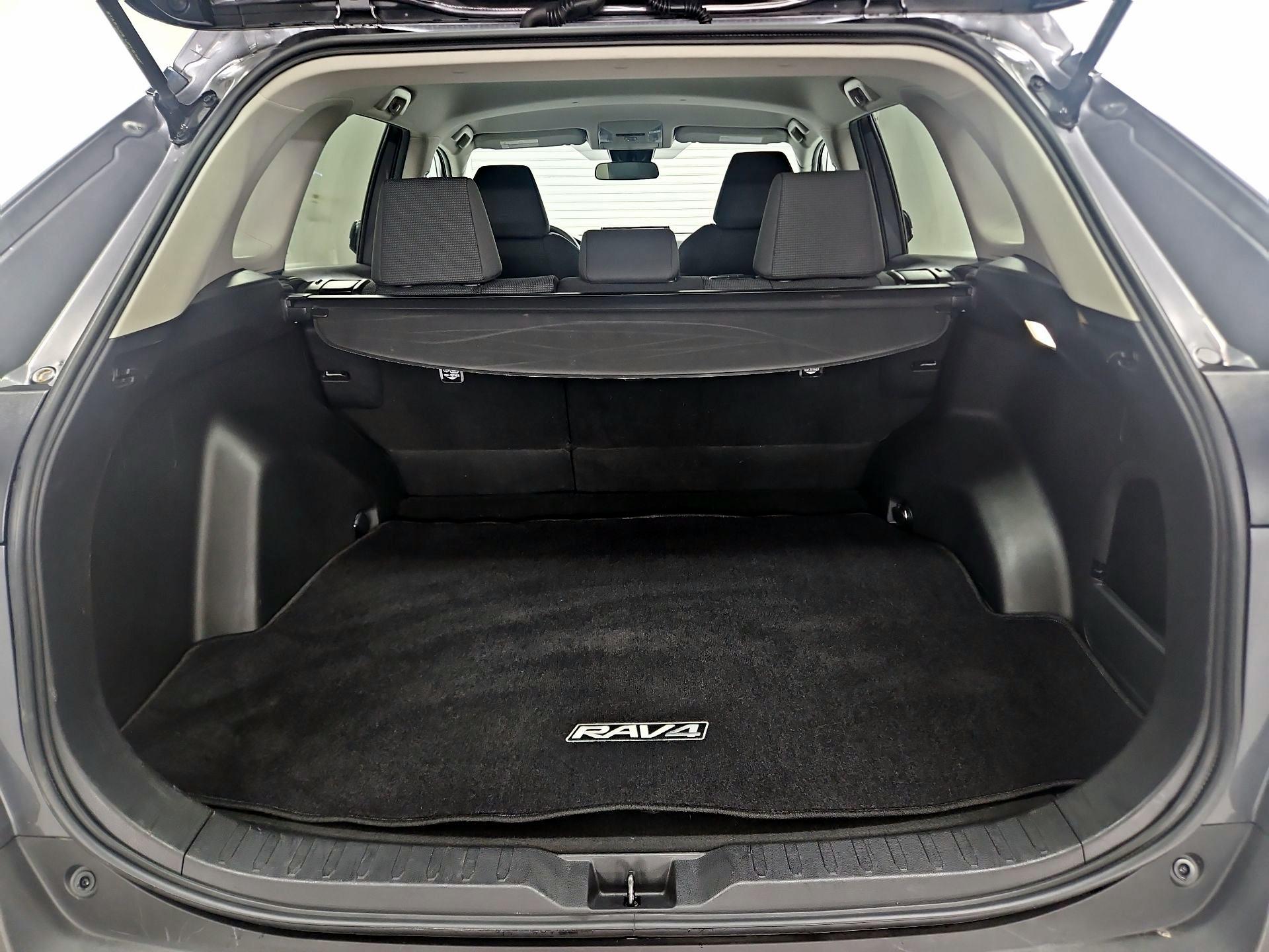 Thumbnail: 2022 Toyota RAV4 - 20