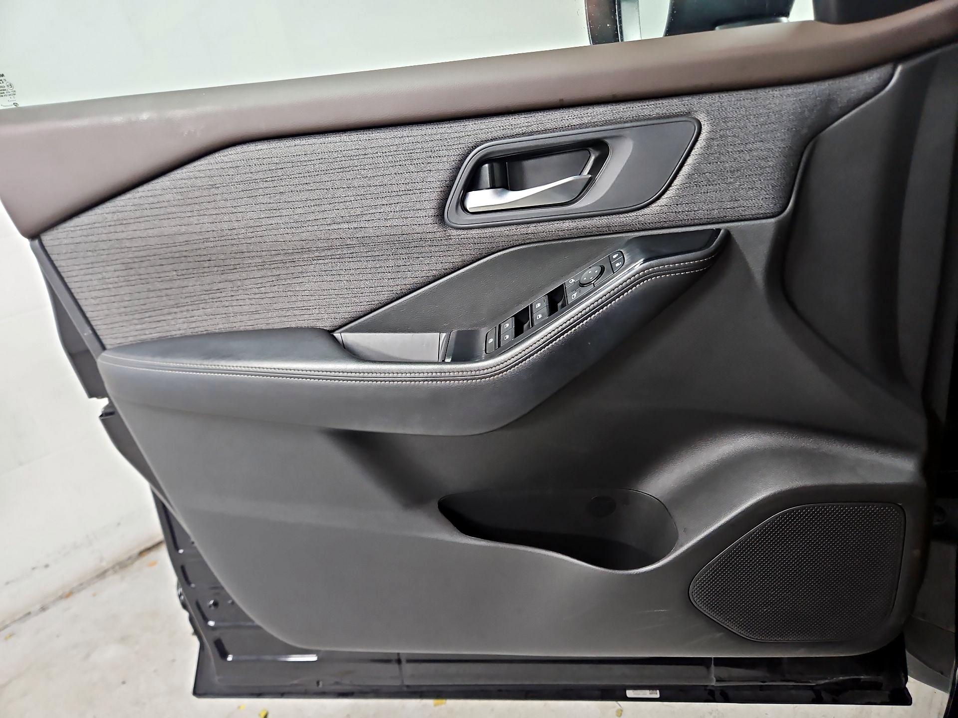 Thumbnail: 2023 Nissan Rogue - 12