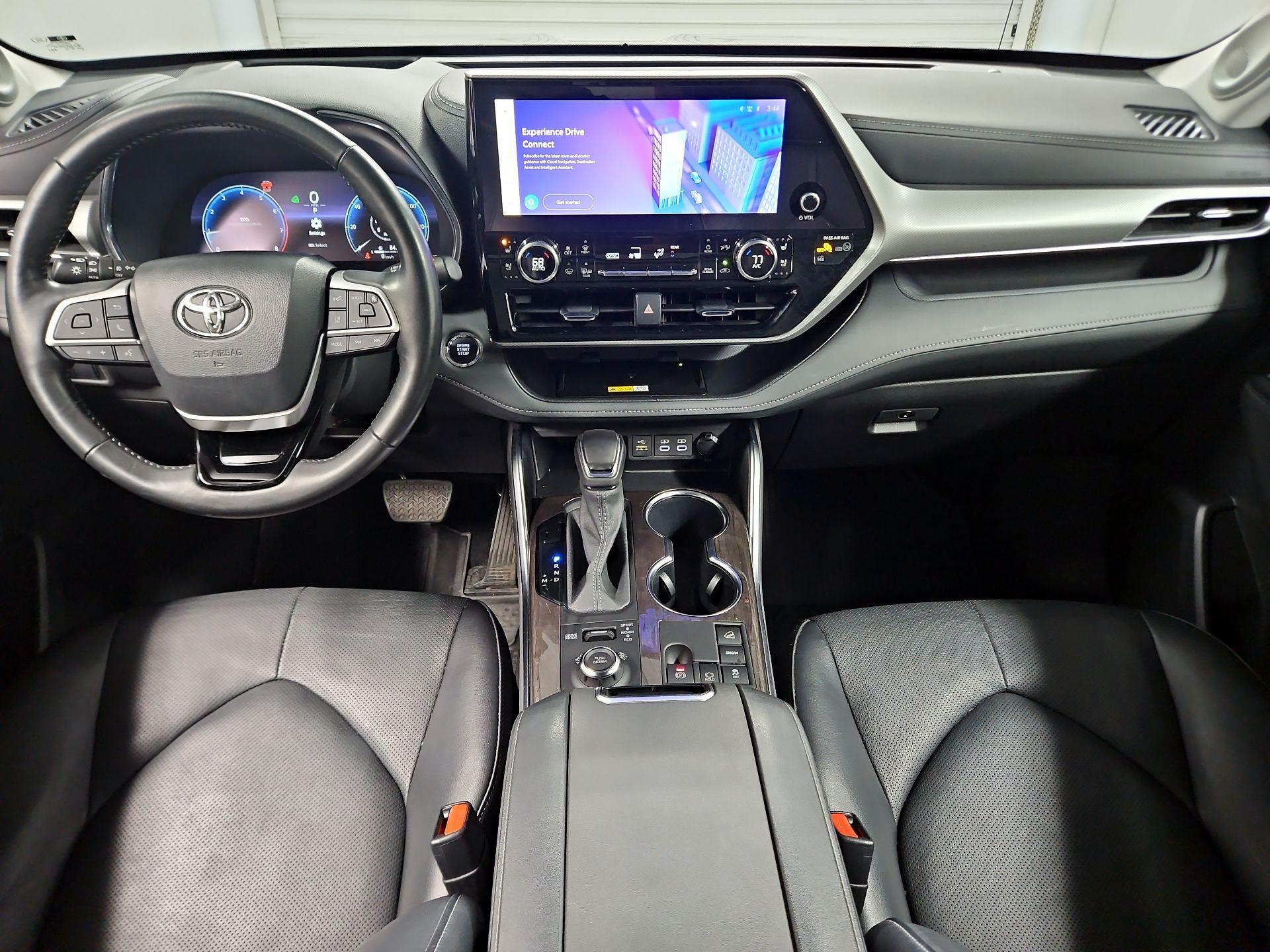 Thumbnail: 2023 Toyota Highlander - 9