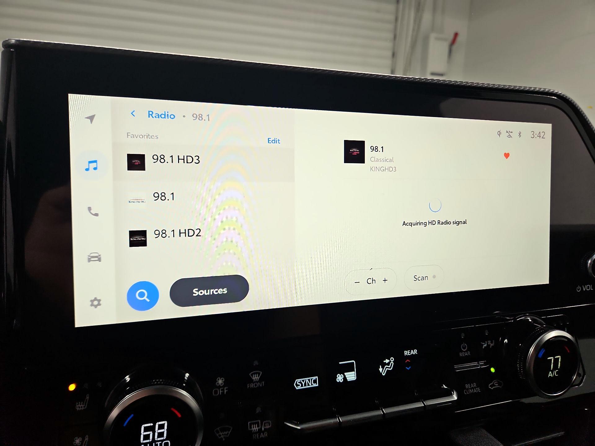 Thumbnail: 2023 Toyota Highlander - 15