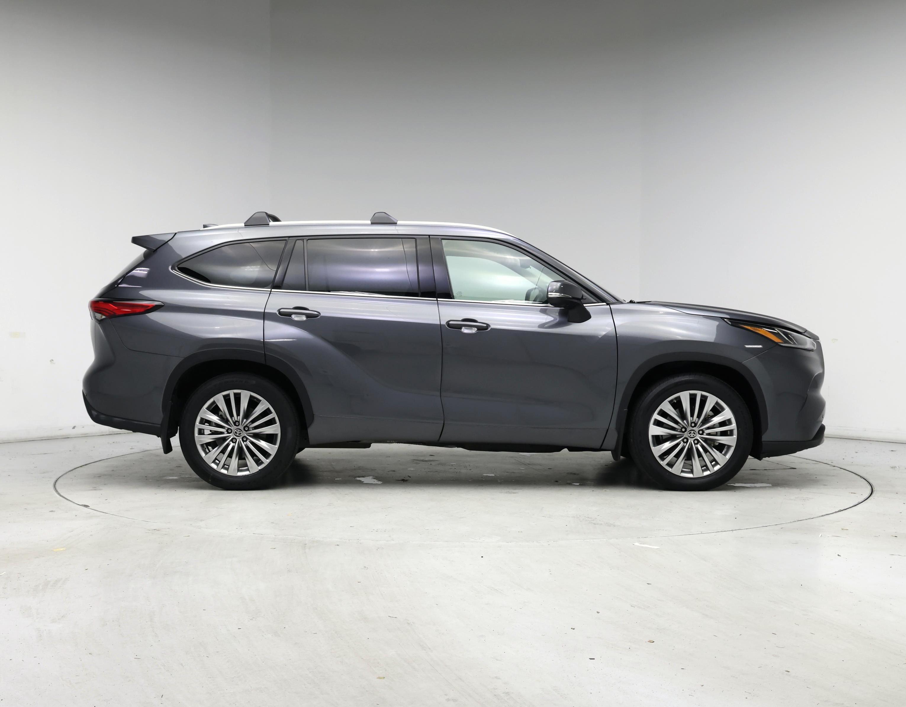 Thumbnail: 2023 Toyota Highlander - 7