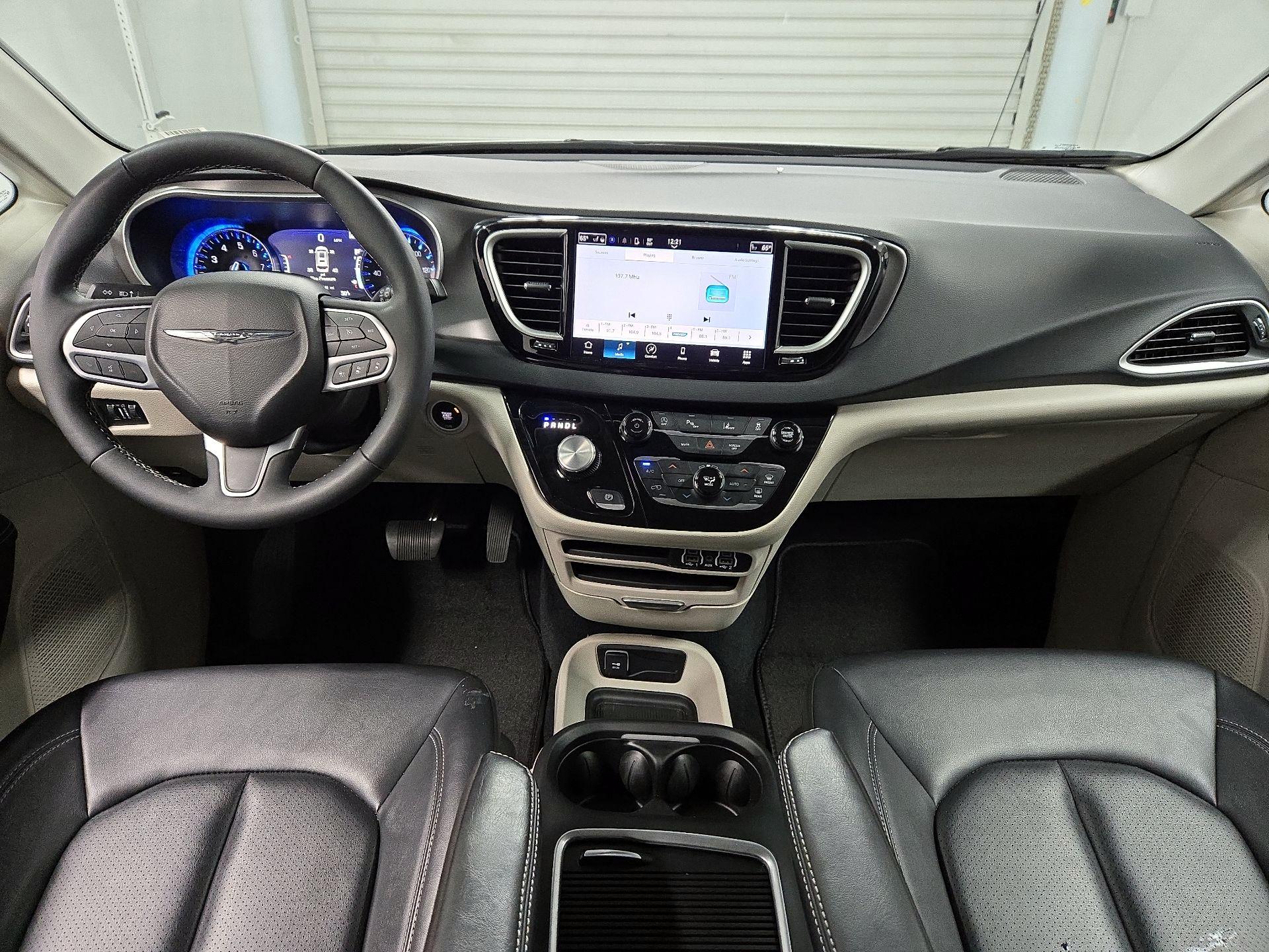 Thumbnail: 2024 Chrysler Pacifica - 9