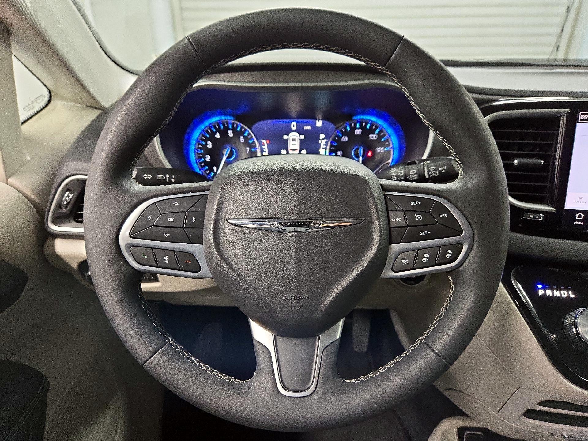 Thumbnail: 2024 Chrysler Pacifica - 10