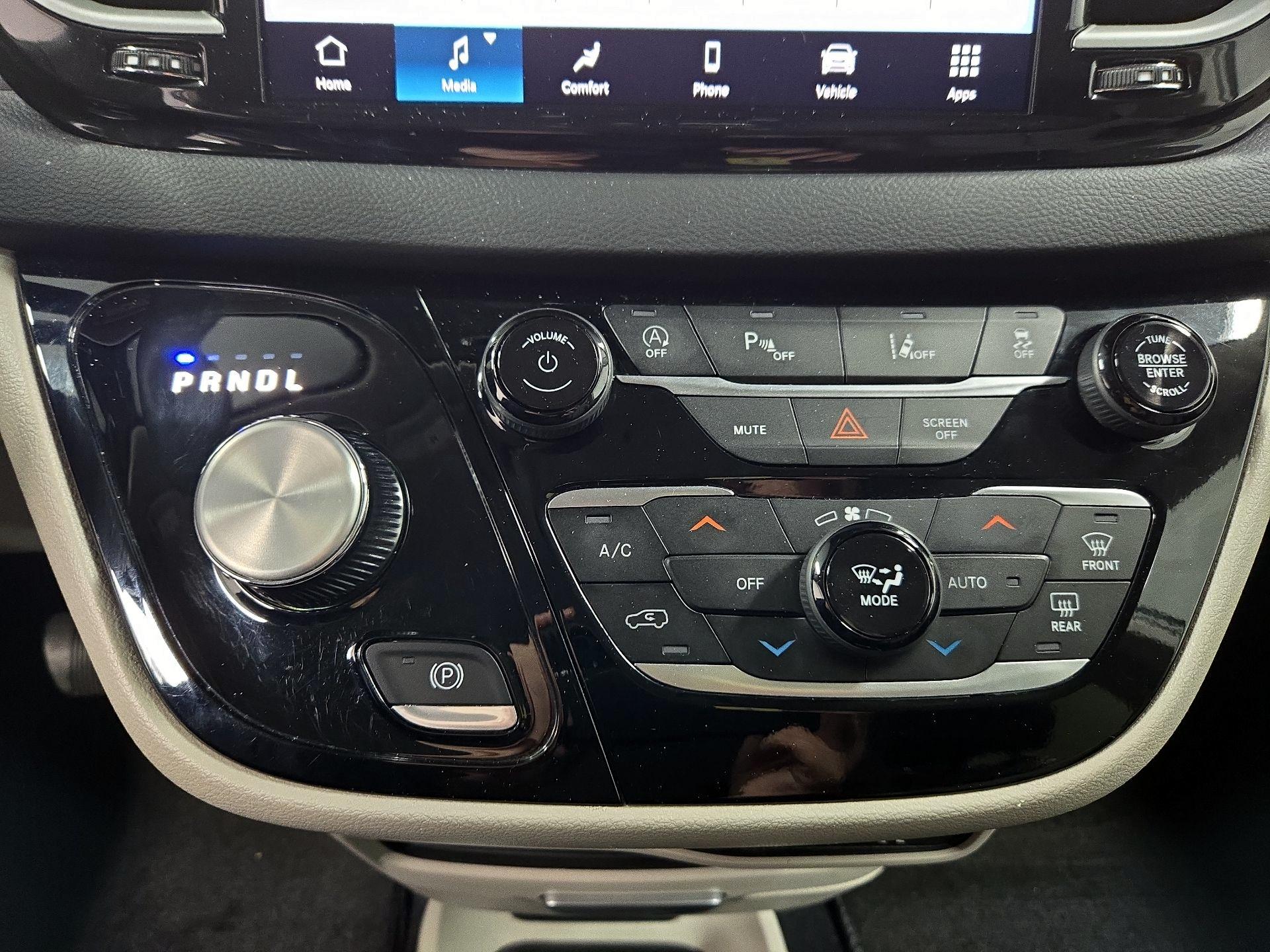 Thumbnail: 2024 Chrysler Pacifica - 17