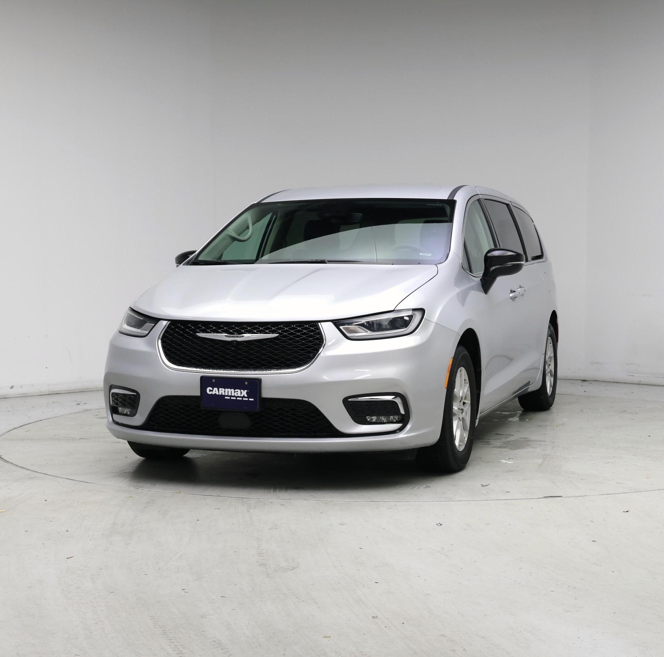 Thumbnail: 2024 Chrysler Pacifica - 4