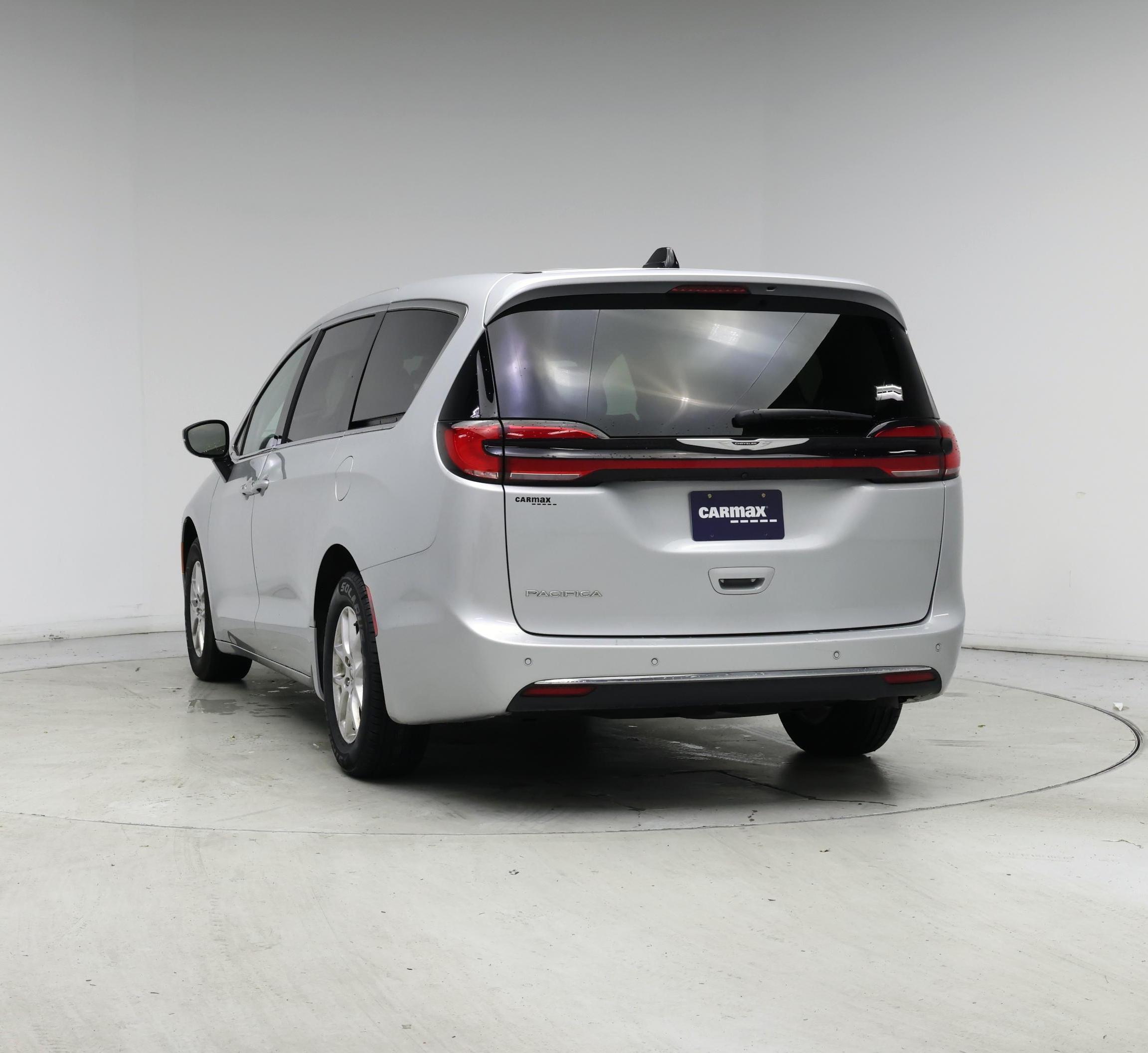 Thumbnail: 2024 Chrysler Pacifica - 6