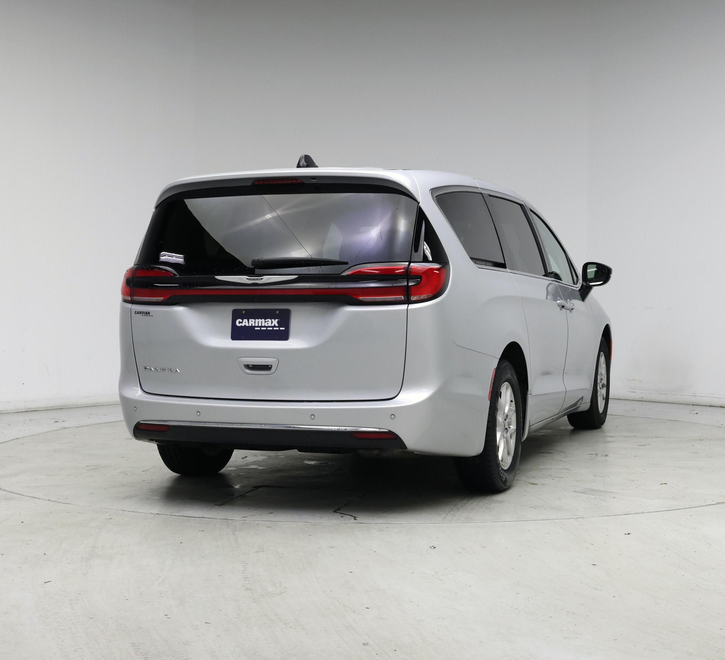 Thumbnail: 2024 Chrysler Pacifica - 8