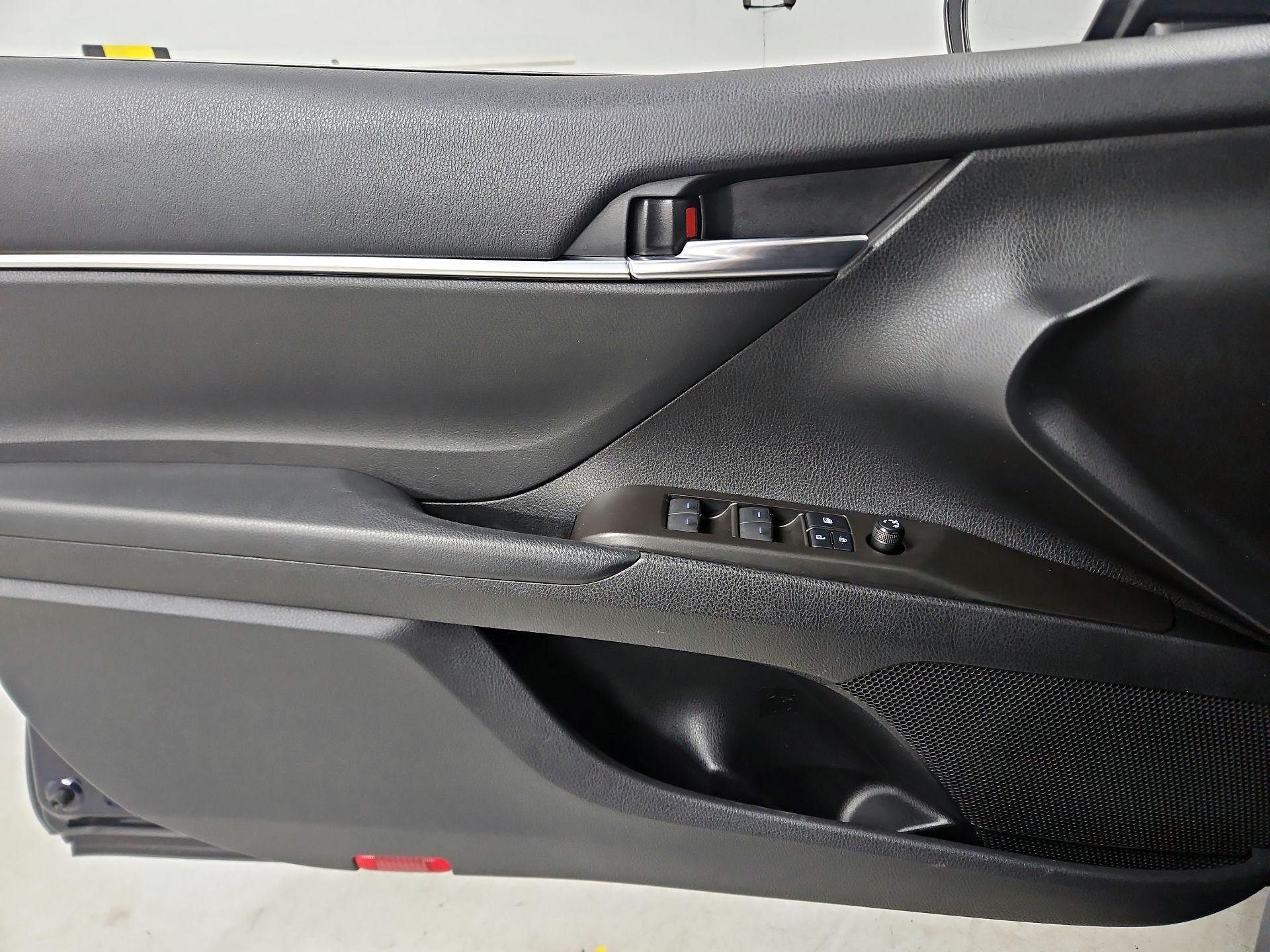 Thumbnail: 2022 Toyota Camry - 12