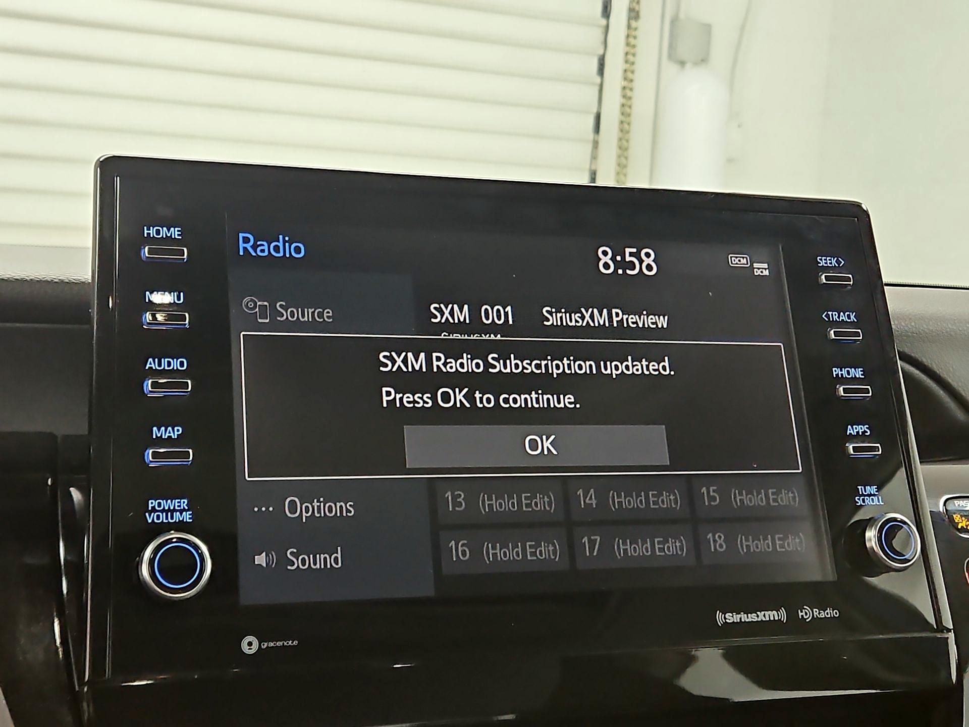 Thumbnail: 2022 Toyota Camry - 15