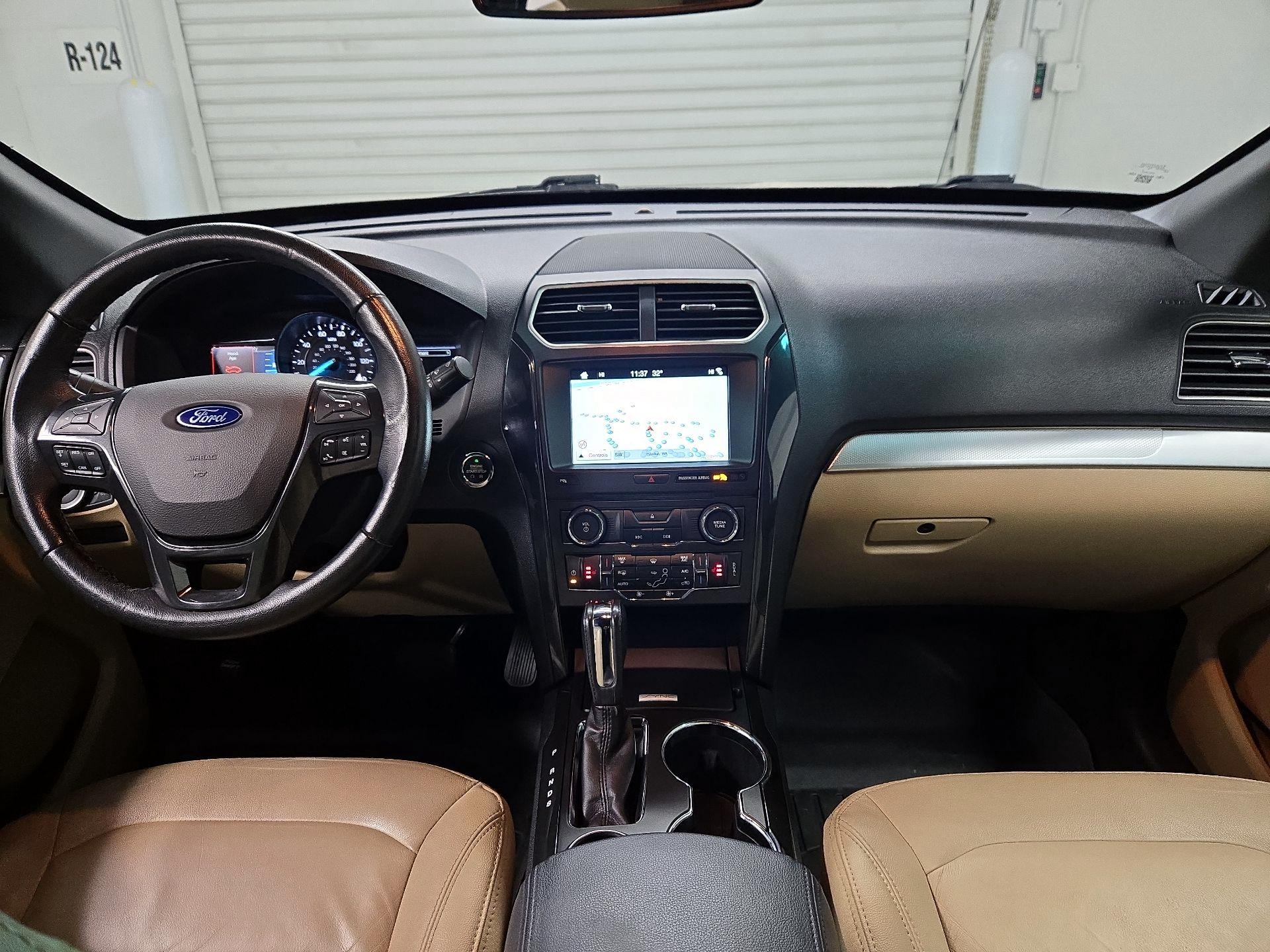 Thumbnail: 2017 Ford Explorer - 9