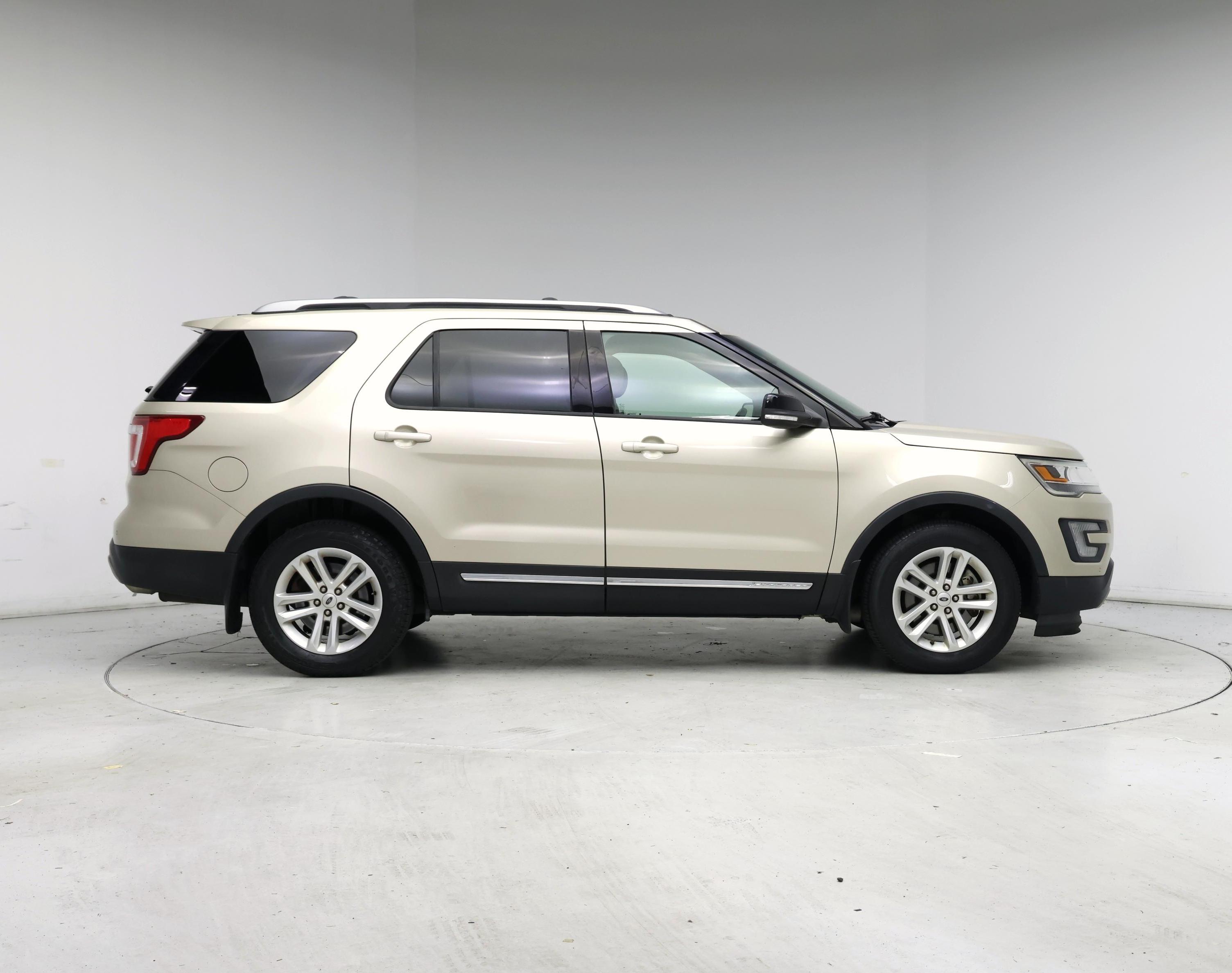 Thumbnail: 2017 Ford Explorer - 7