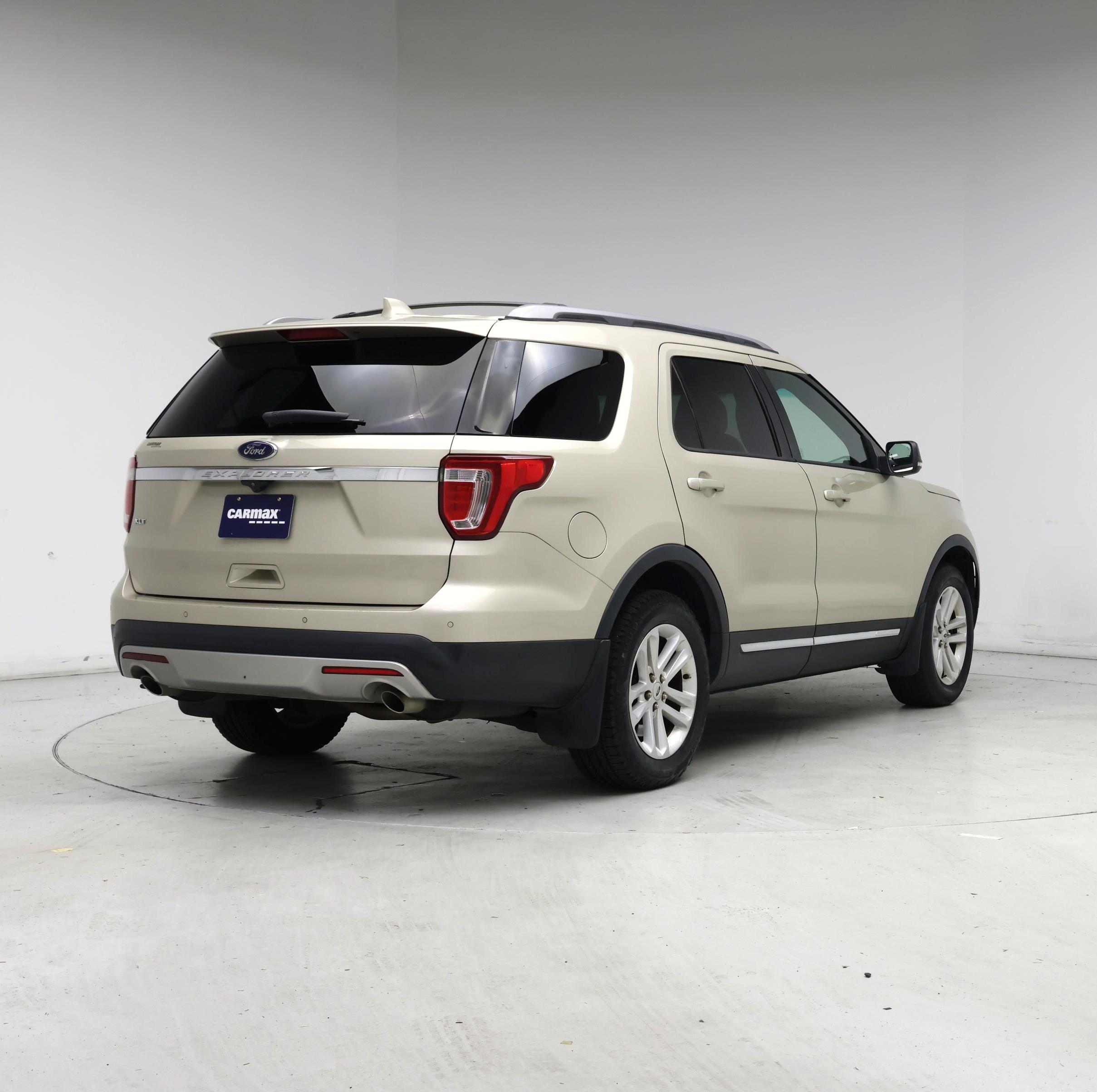 Thumbnail: 2017 Ford Explorer - 8