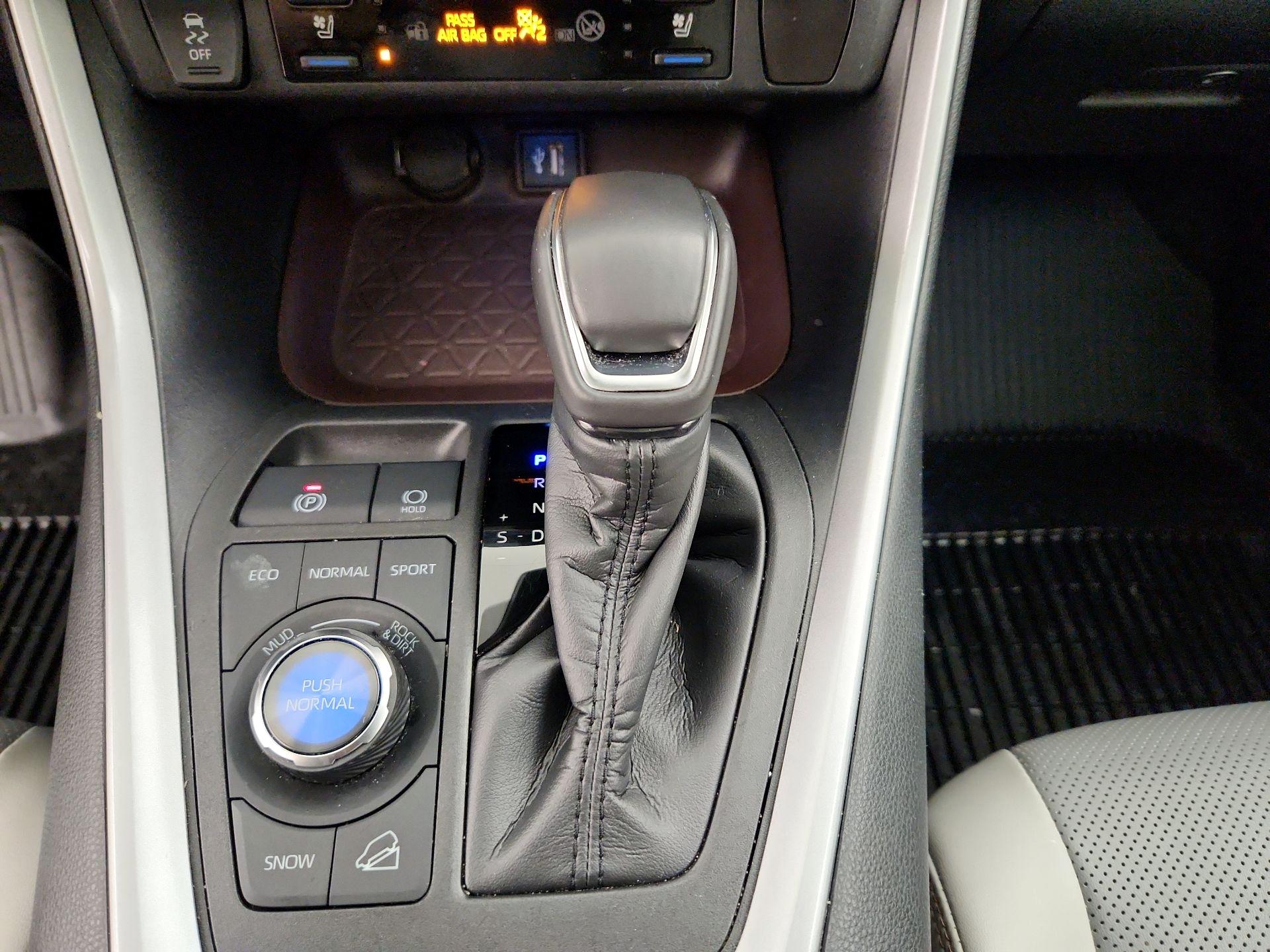 Thumbnail: 2023 Toyota RAV4 - 17