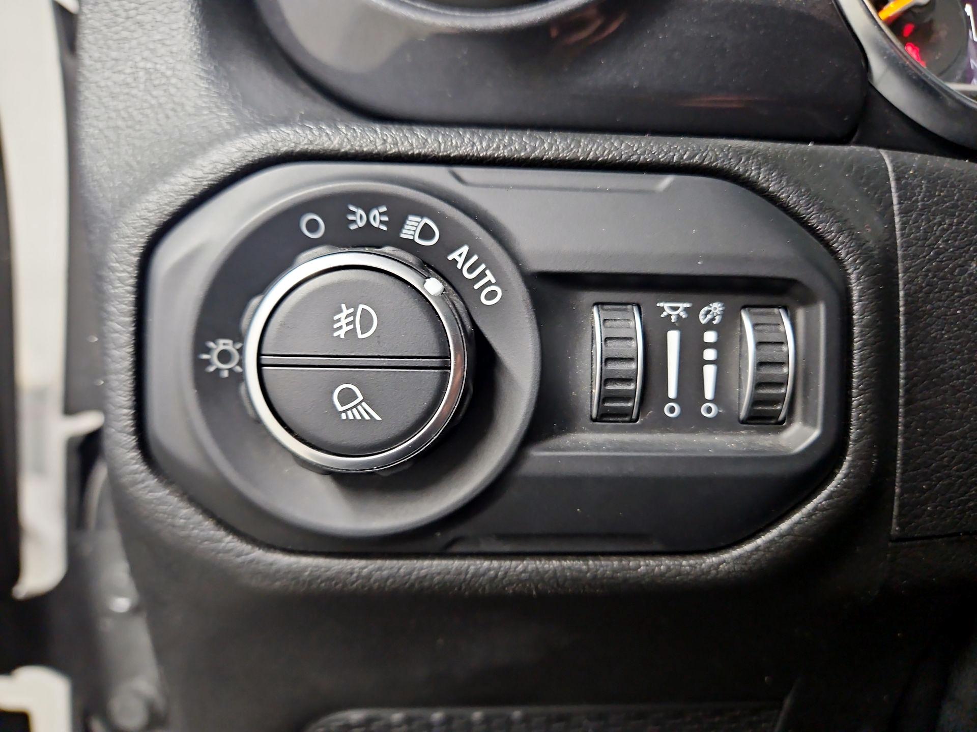 Thumbnail: 2021 Jeep Gladiator - 13