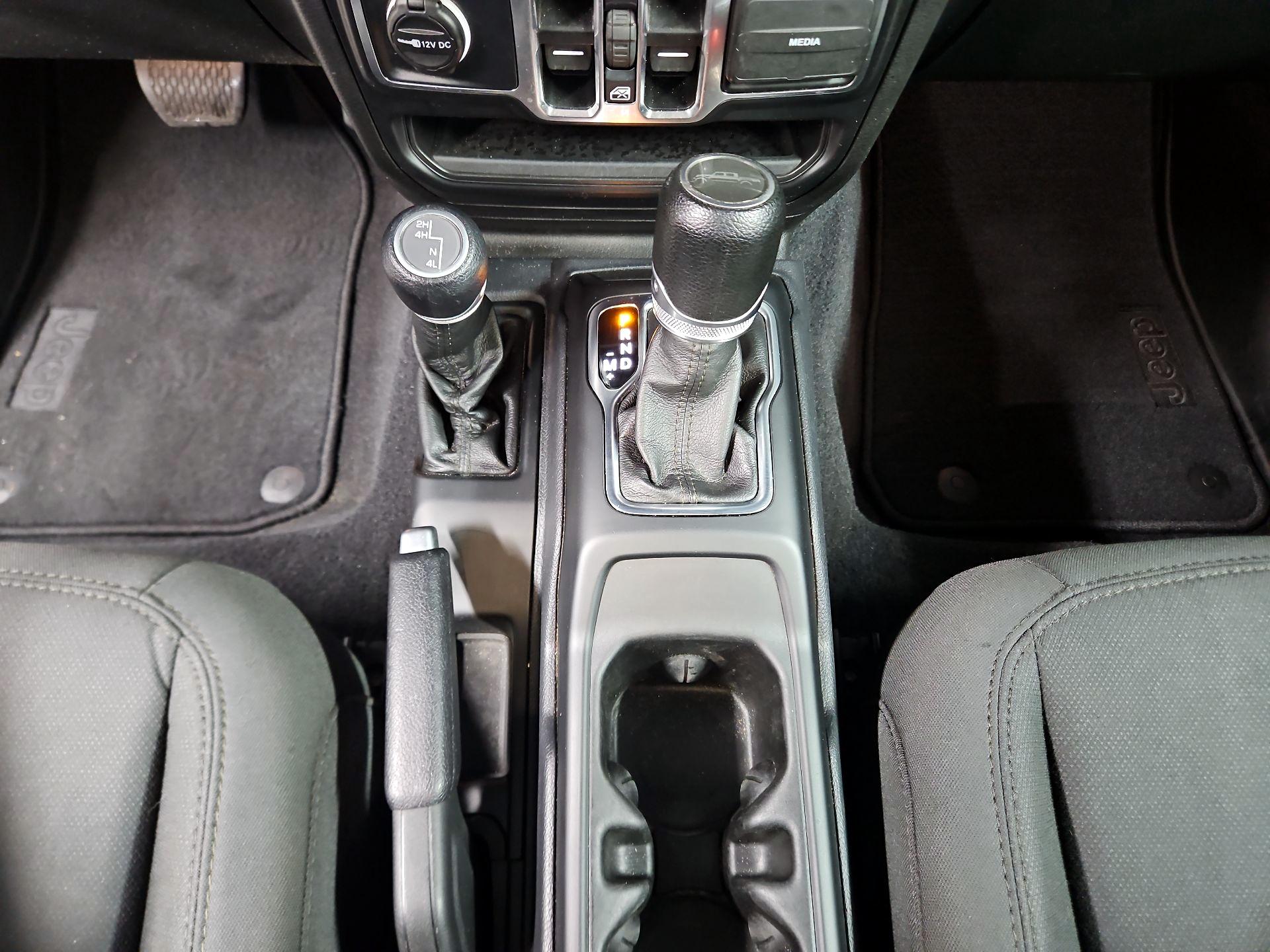 Thumbnail: 2021 Jeep Gladiator - 17