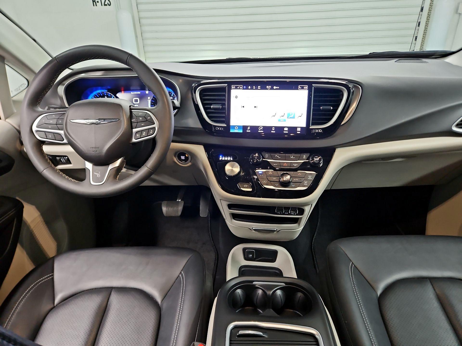 Thumbnail: 2024 Chrysler Pacifica - 9