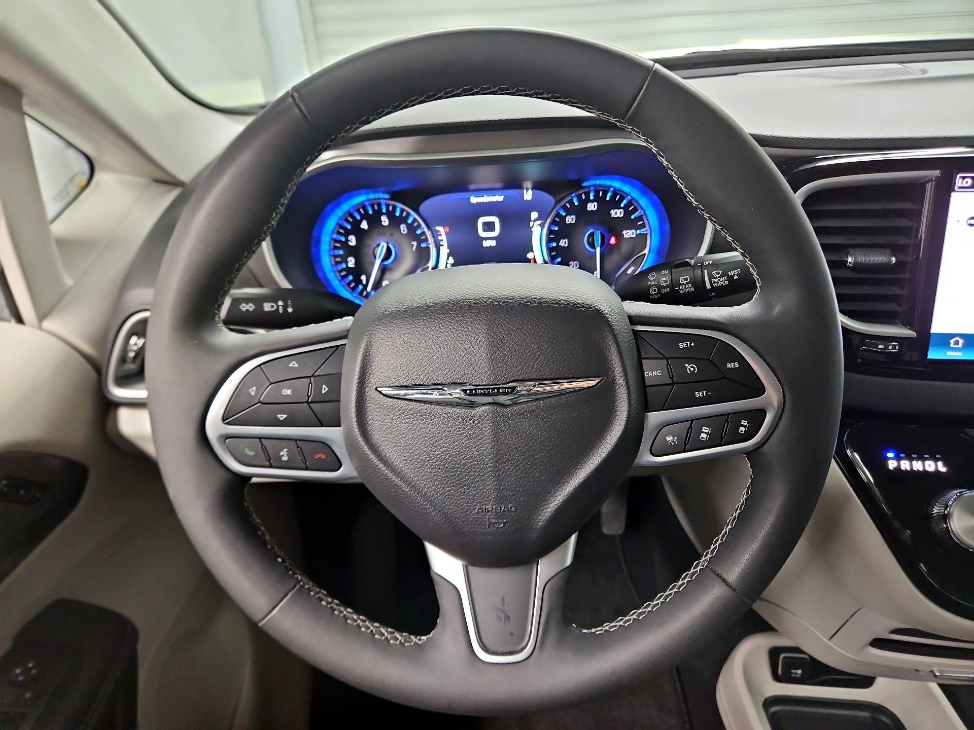 Thumbnail: 2024 Chrysler Pacifica - 10