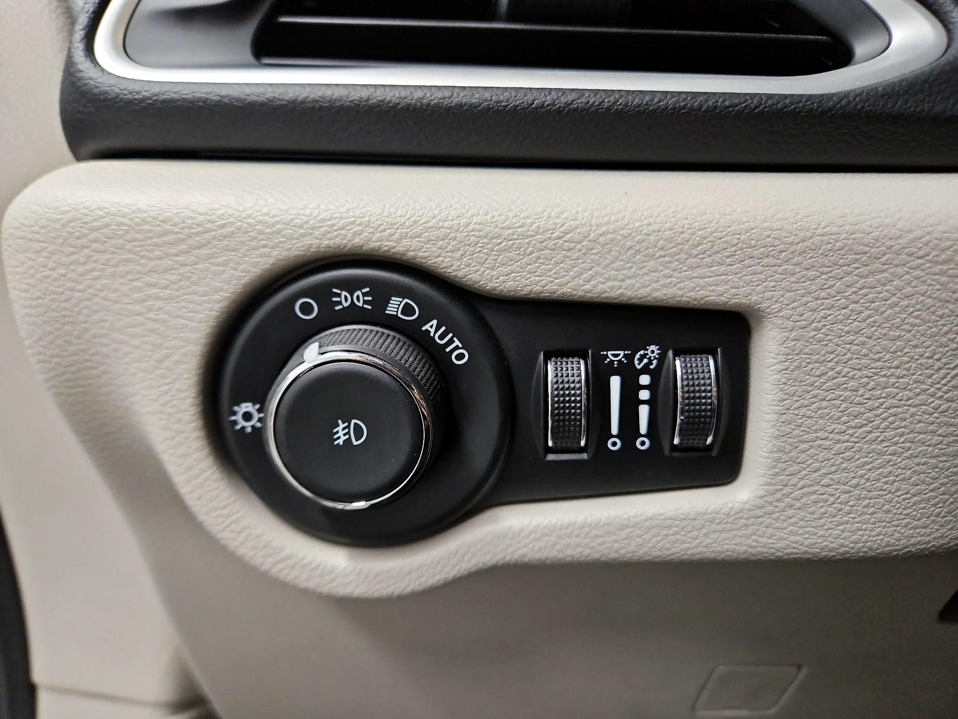 Thumbnail: 2024 Chrysler Pacifica - 13