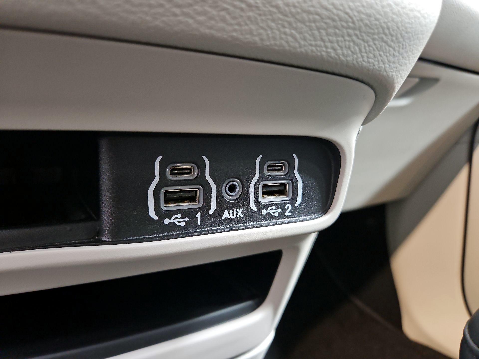 Thumbnail: 2024 Chrysler Pacifica - 18