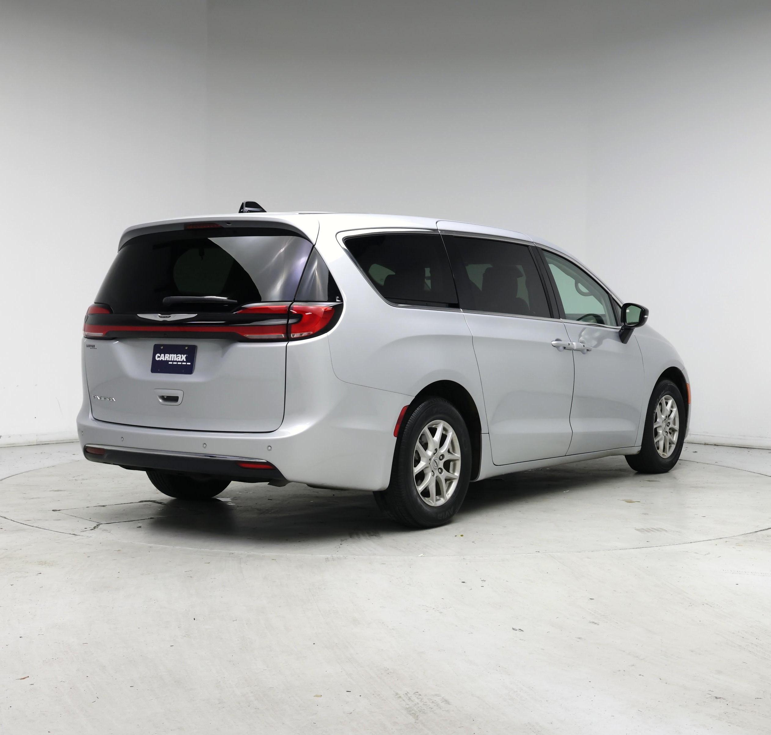 Thumbnail: 2024 Chrysler Pacifica - 8