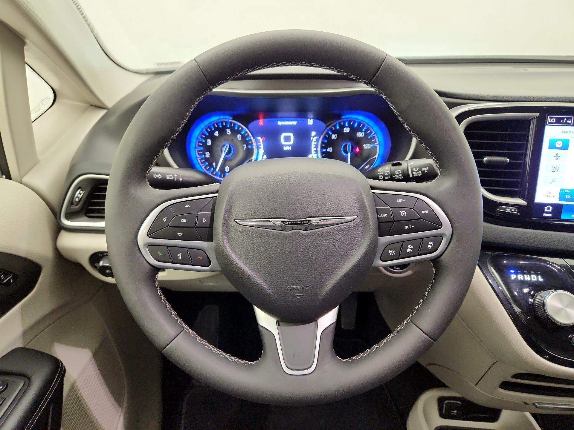 Thumbnail: 2024 Chrysler Pacifica - 10