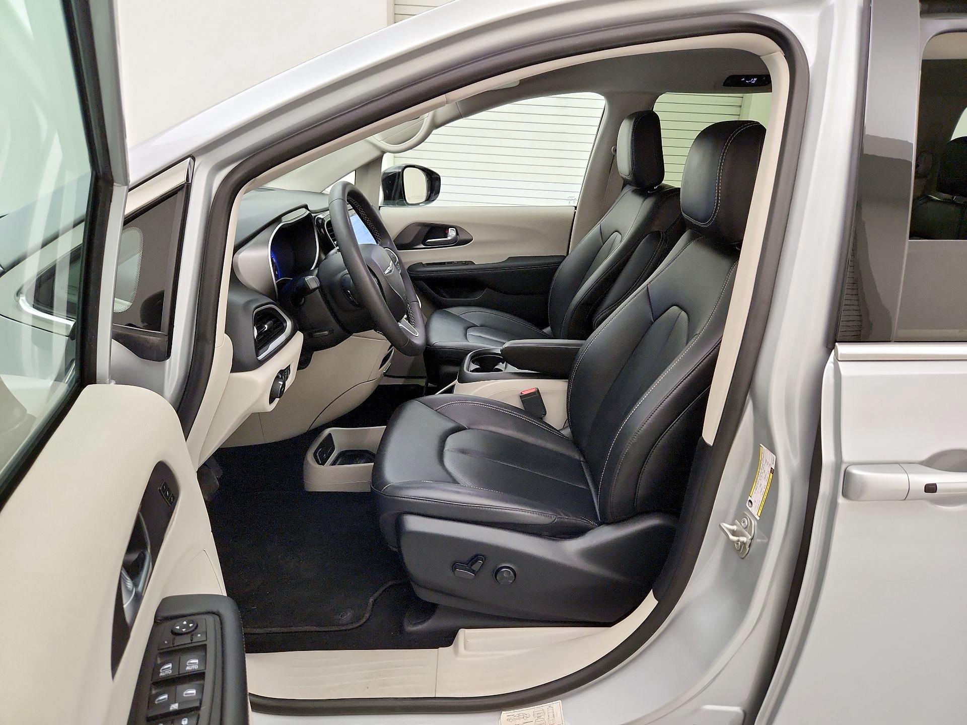 Thumbnail: 2024 Chrysler Pacifica - 11