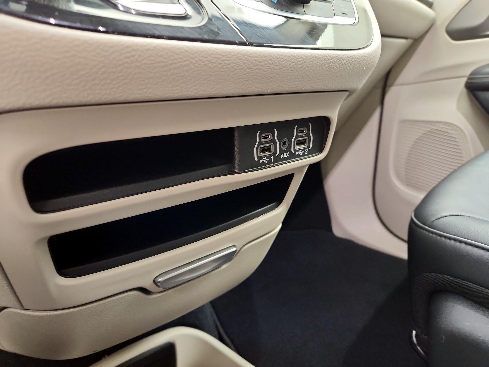 Thumbnail: 2024 Chrysler Pacifica - 18