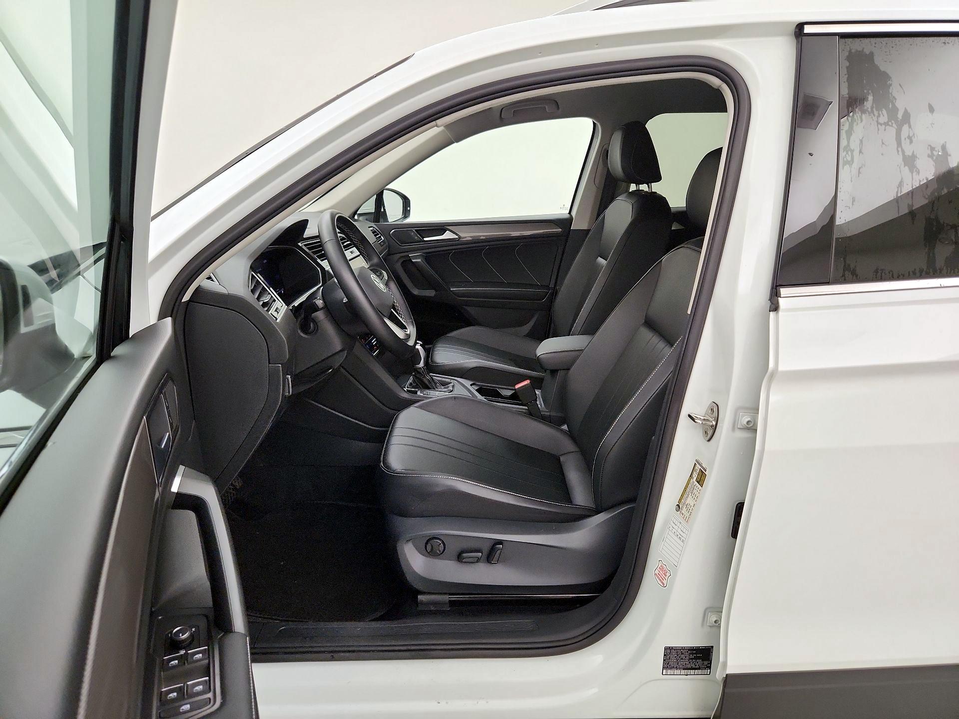 Thumbnail: 2024 Volkswagen Tiguan - 11