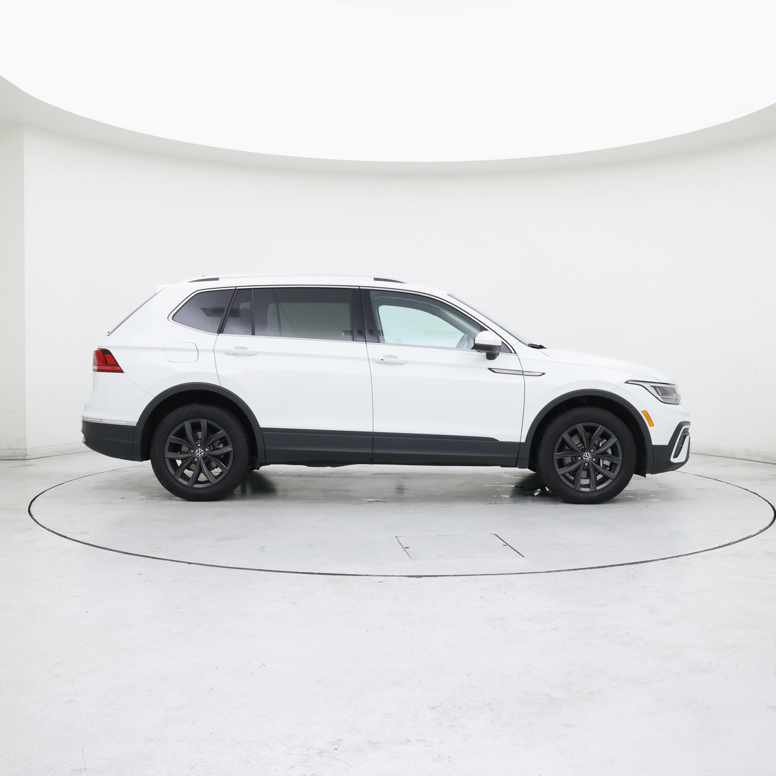 Thumbnail: 2024 Volkswagen Tiguan - 7