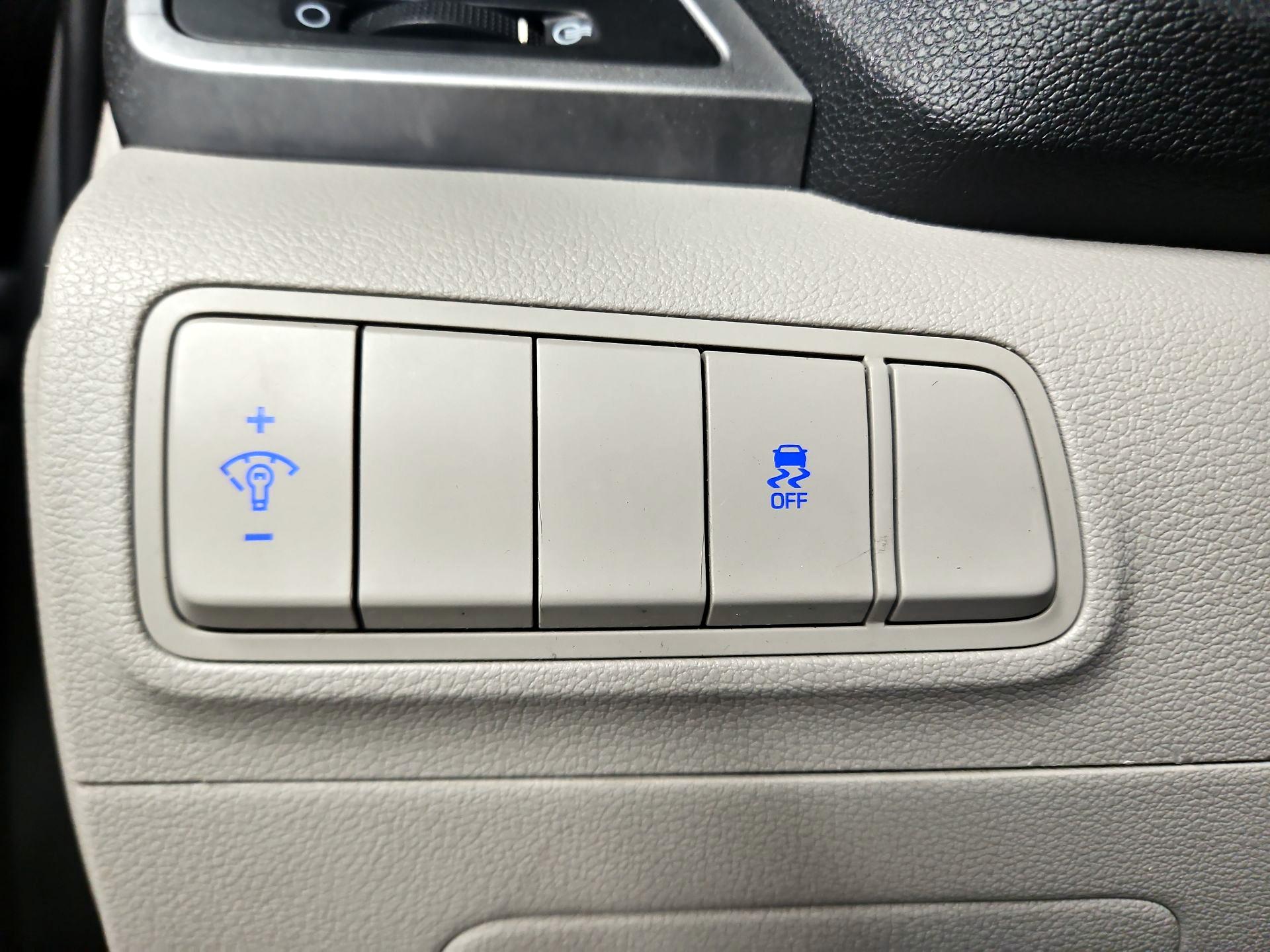 Thumbnail: 2016 Hyundai Tucson - 13